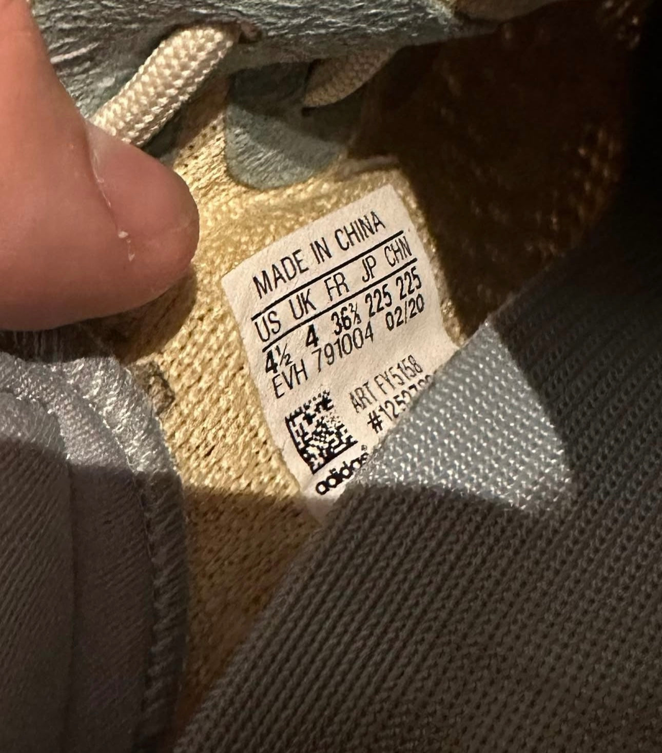 Yeezy 350 V2 “linen” U.K. 4