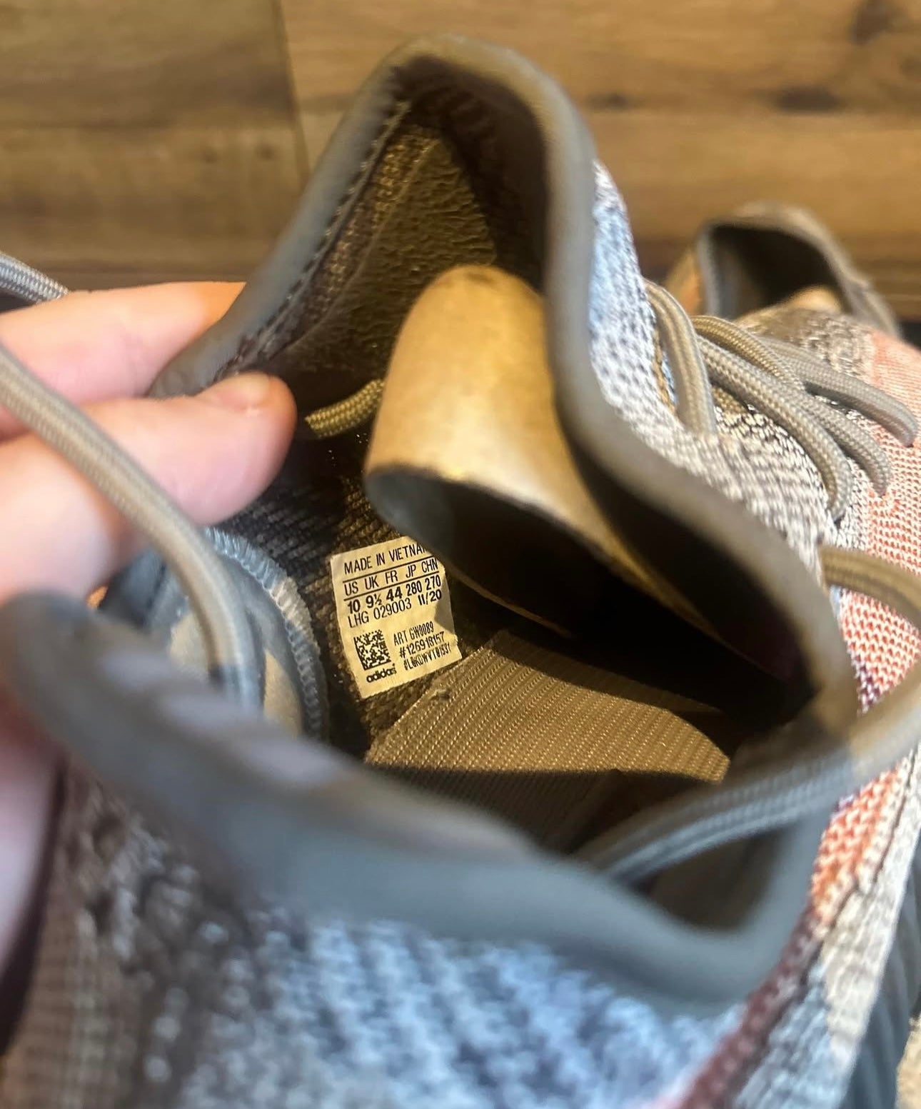 yeezy 350 V2 “ash stone ” U.K. 9.5