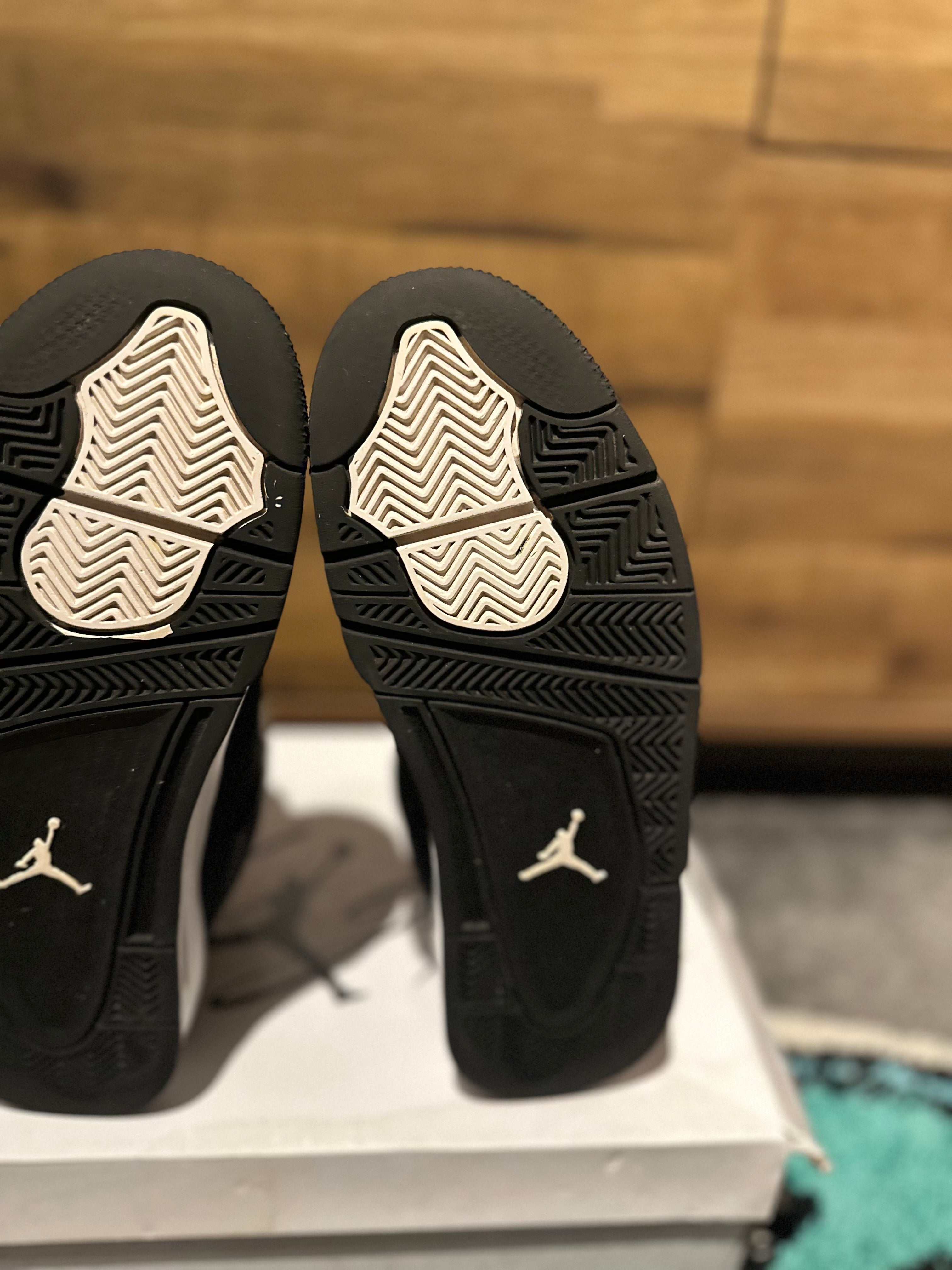 Nike Air Jordan 4 “White Thunder ” U.K. 8.5