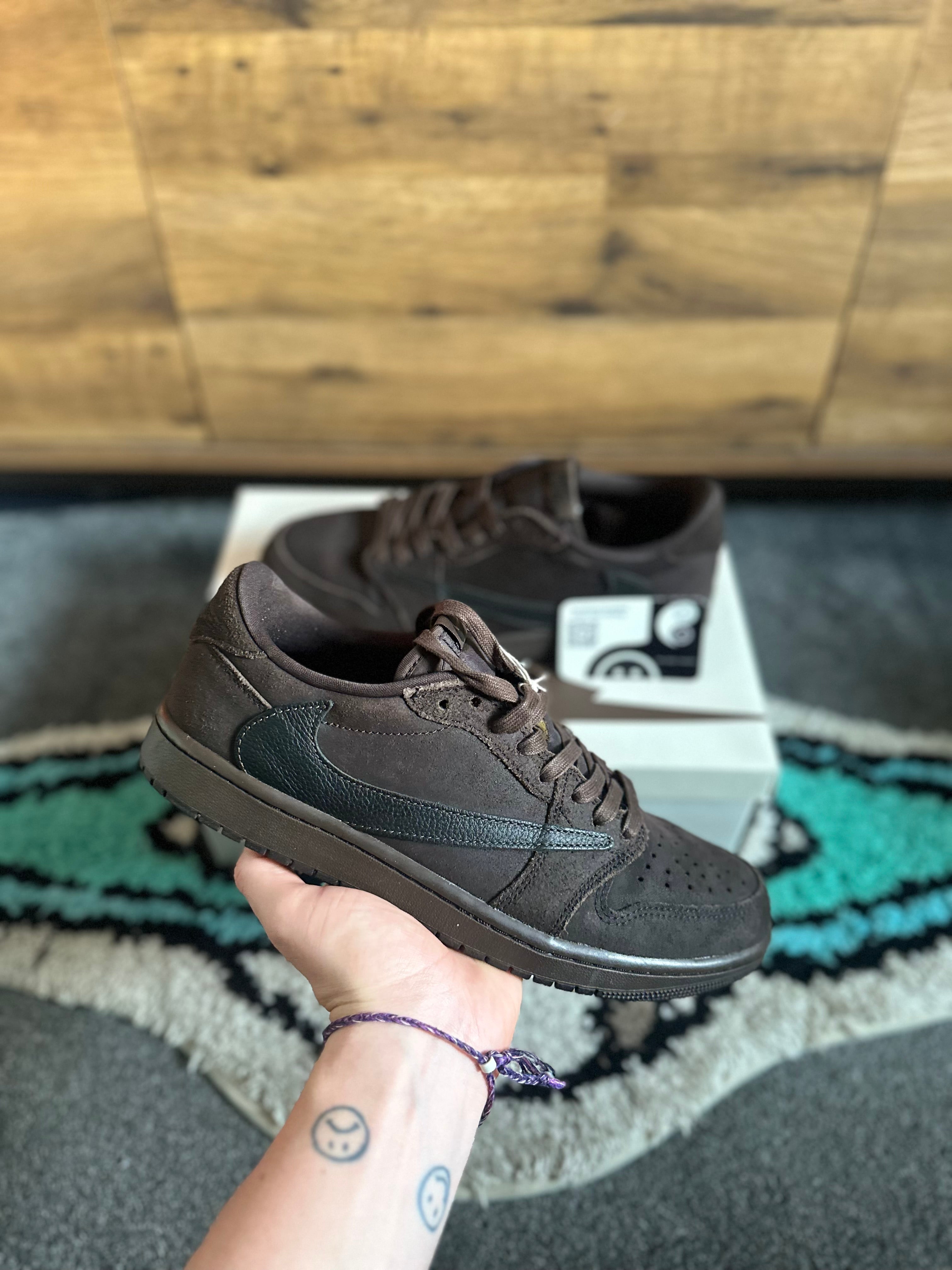 Nike Air Jordan 1 Travis Scott “Velvet brown ” U.K.9