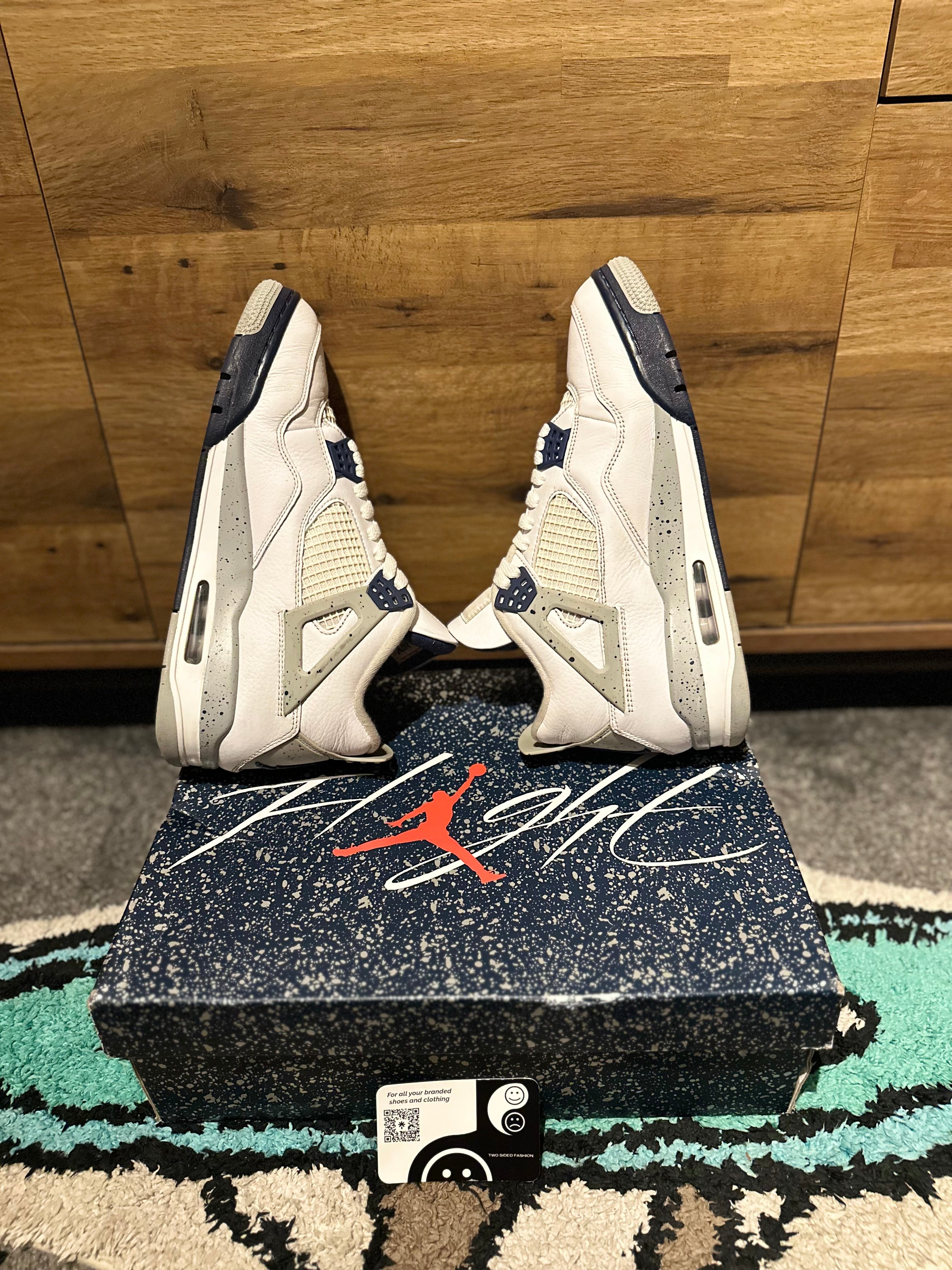 Nike Air Jordan 4 “ Midnight Navy’s ” U.K. 9