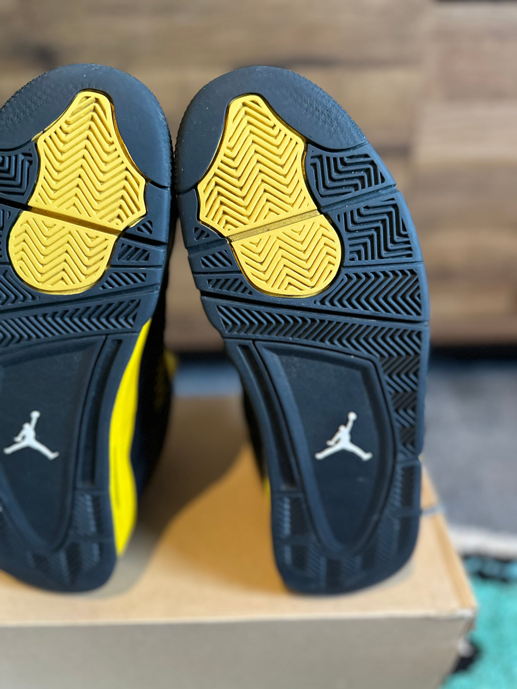 Air Jordan 4 “Yellow Thunders” U.K. 9.5