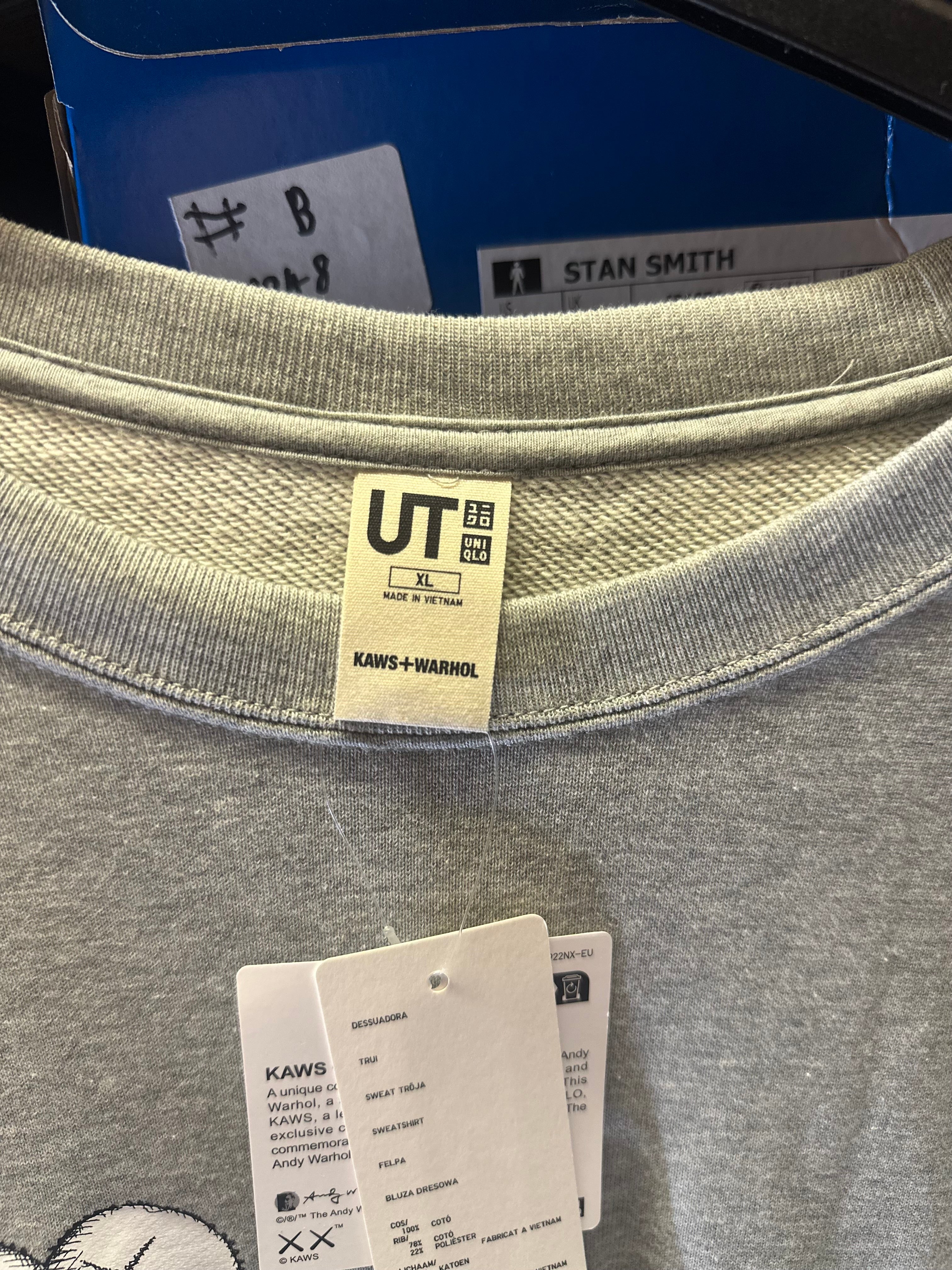 Uniqlo x Kaws sweatshirt”Peel Here” brand new