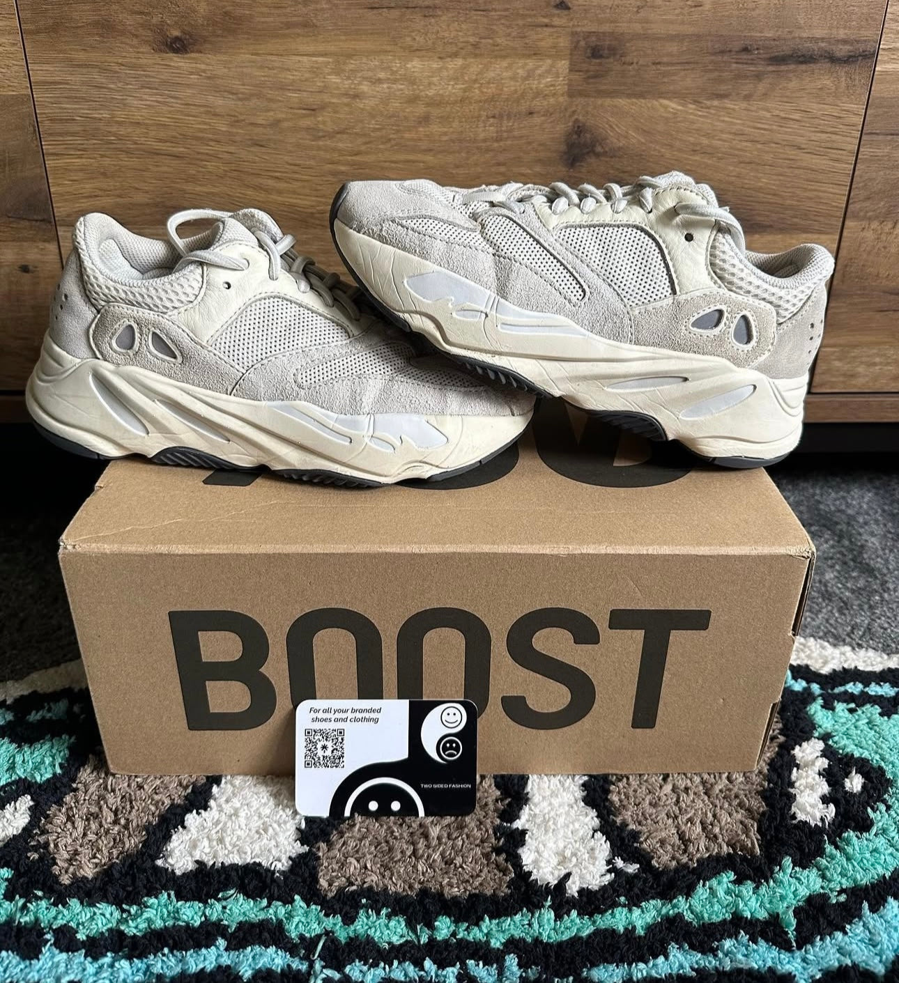 Yeezy 700 V2 “analog” U.K. 4.5