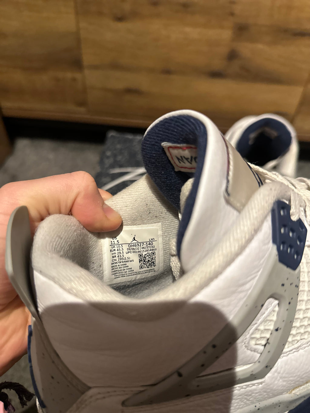 Nike Air Jordan 4 “ Midnight Navy’s ” U.K. 10.5