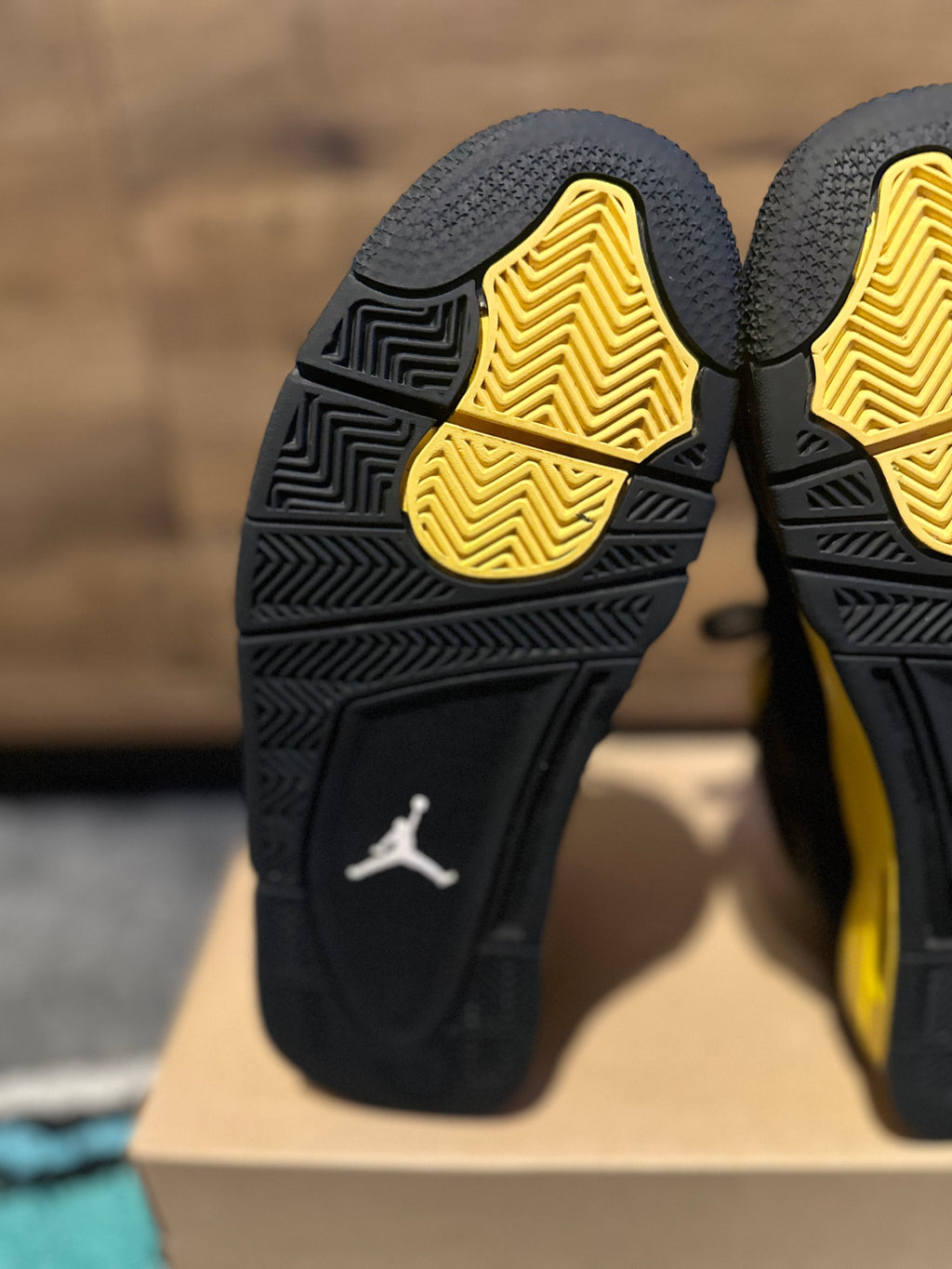 Nike Air Jordan 4 “Yellow Thunder ” U.K. 8.5
