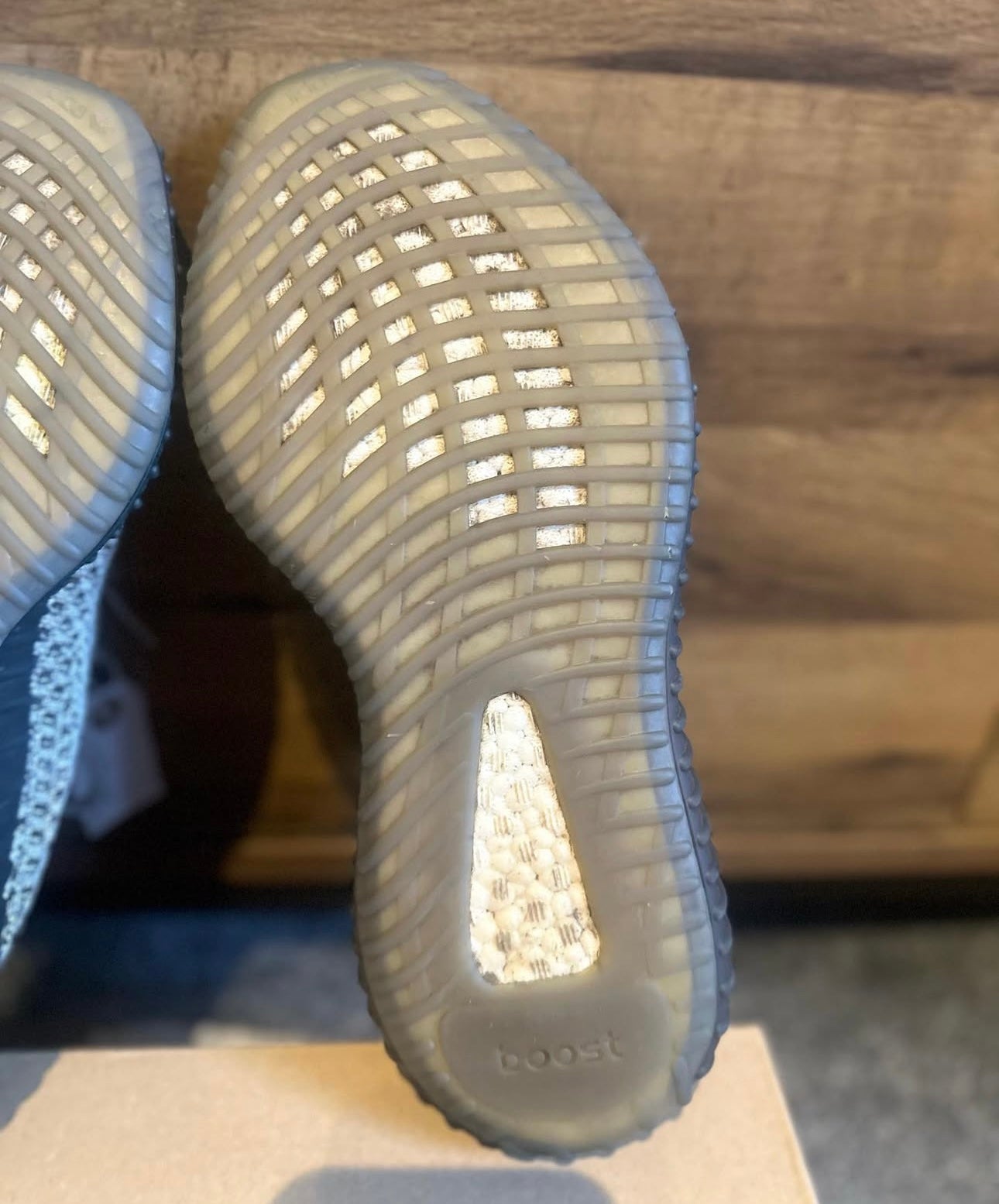 yeezy 350 V2 “ash stone ” U.K. 9.5