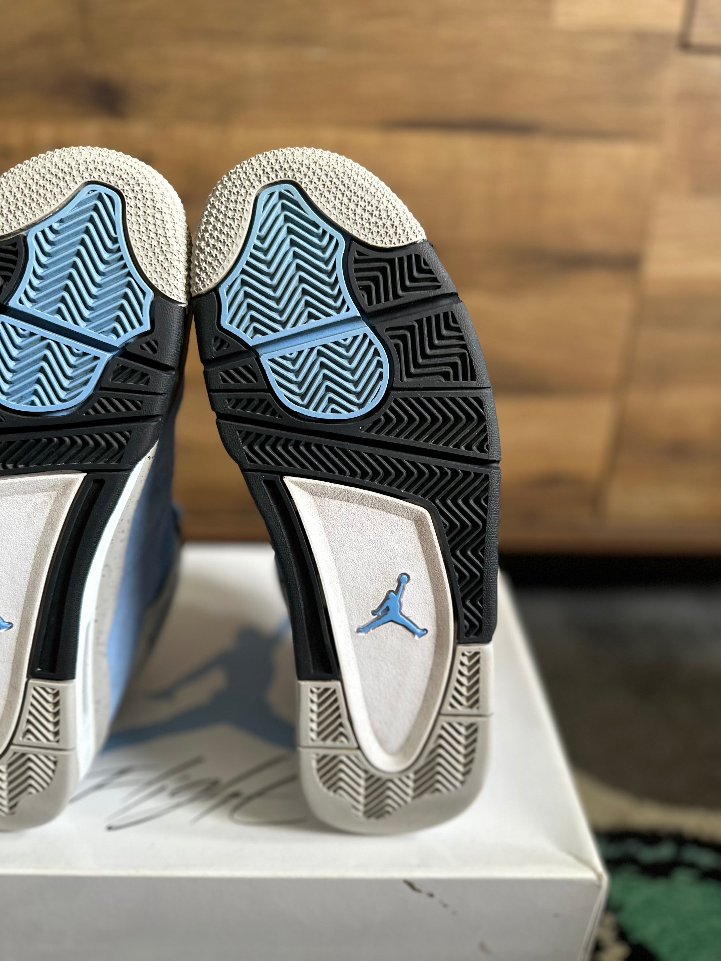 Nike Air Jordan 4 “University Blue” U.K. 7