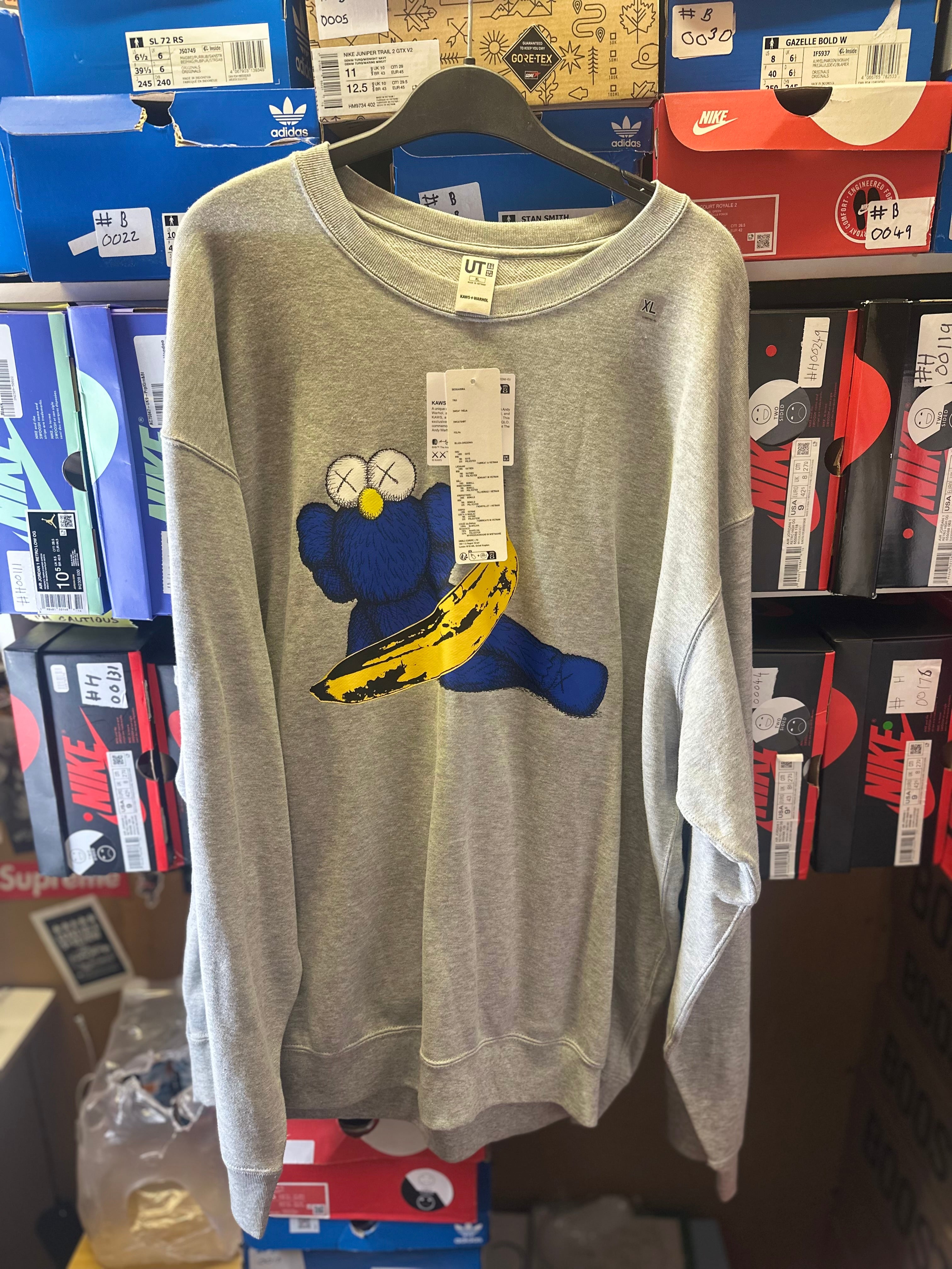 Uniqlo x Kaws sweatshirt”Peel Here” brand new