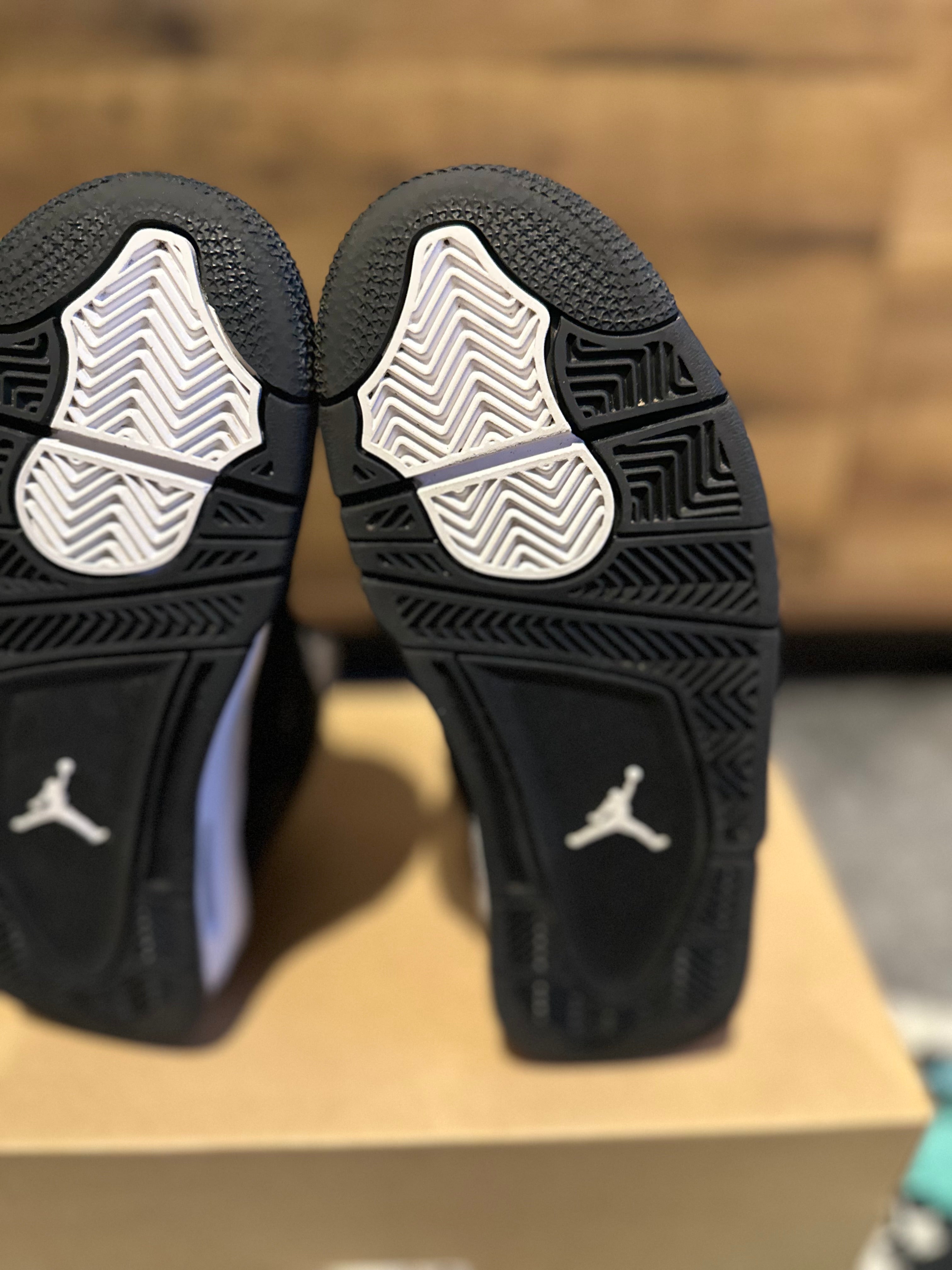 Nike Air Jordan 4 “White Thunder” U.K. 4.5GS