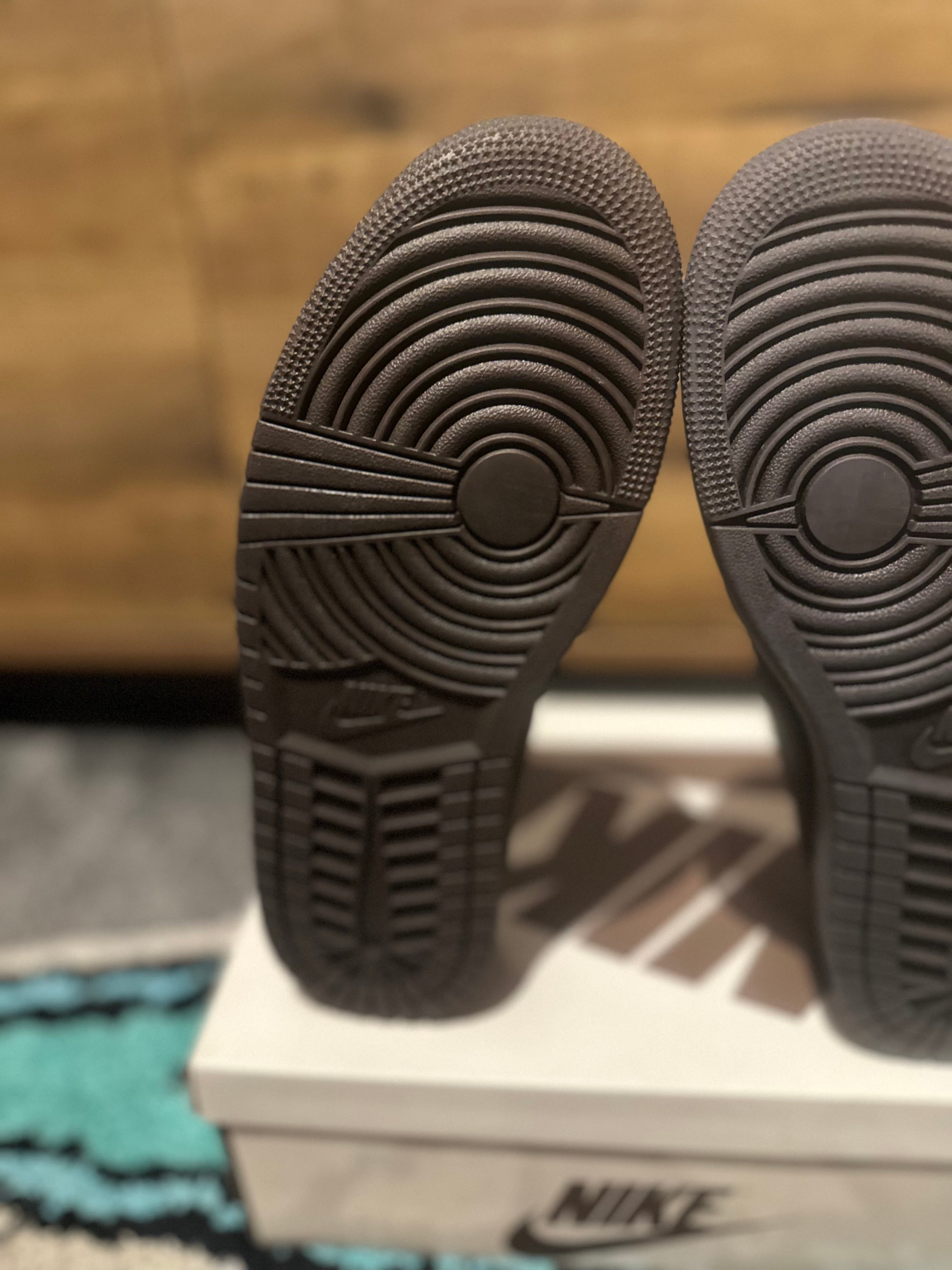 Nike Air Jordan 1 Travis Scott “Velvet brown” U.K. 8