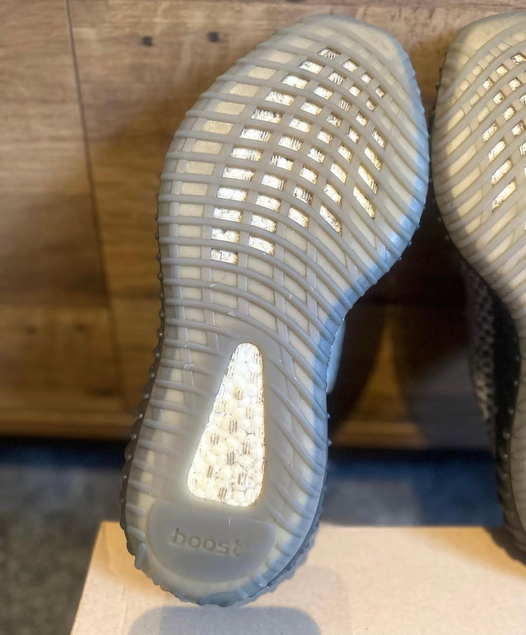yeezy 350 V2 “ash stone ” U.K. 9.5