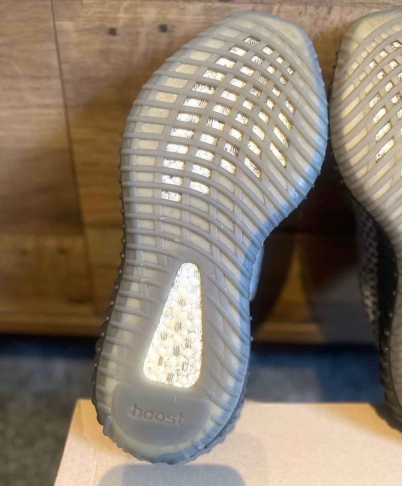 yeezy 350 V2 “ash stone ” U.K. 9.5