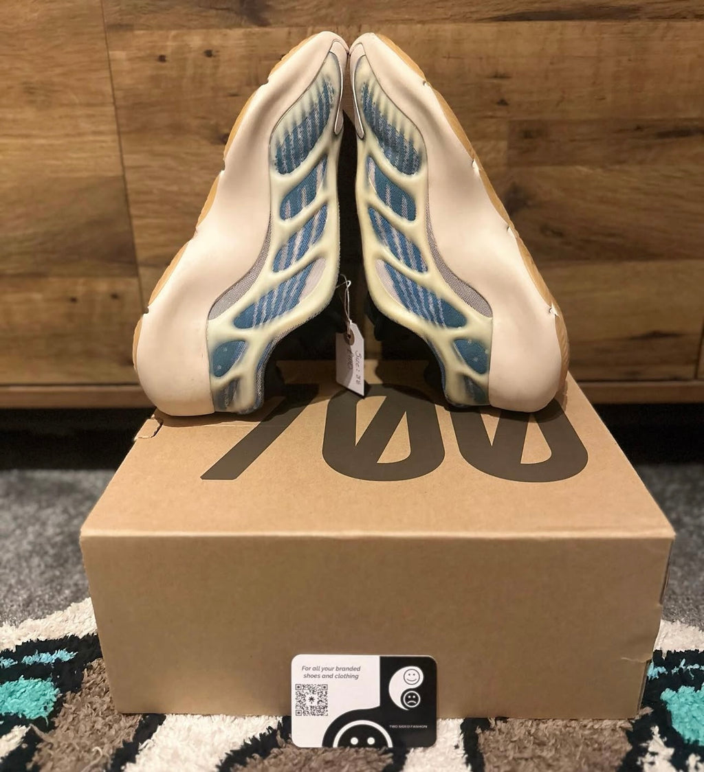 yeezy 700 v3 kyanit U.K. 8.5