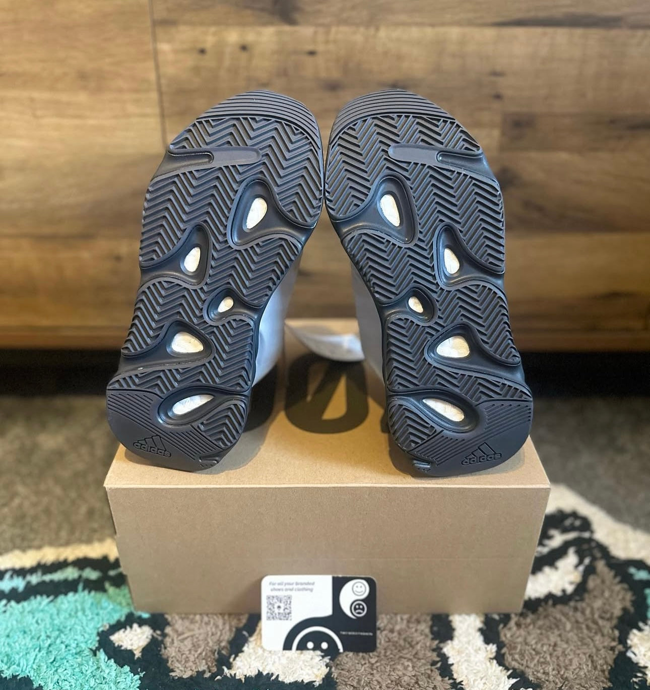 yeezy 700 MNVN blue tint U.K. 5
