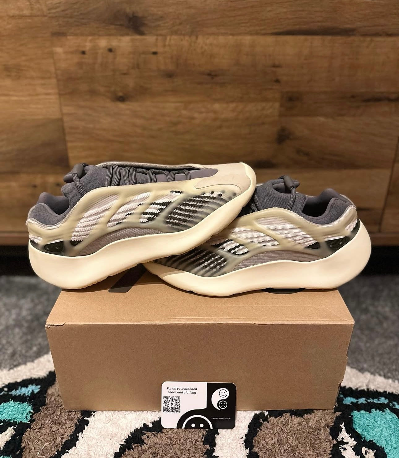 yeezy 700 v3 fade salt U.K. 7.5