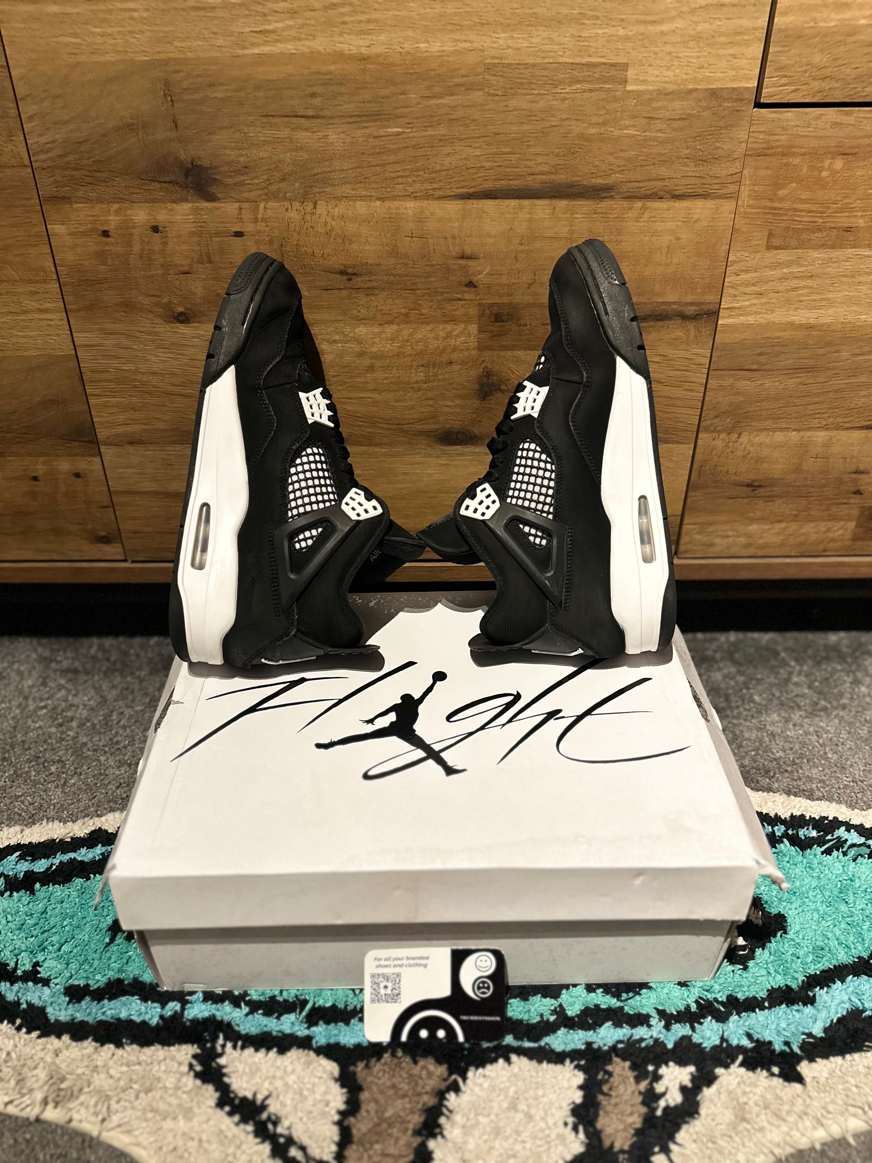 Nike Air Jordan 4 “White Thunder ” U.K. 8.5