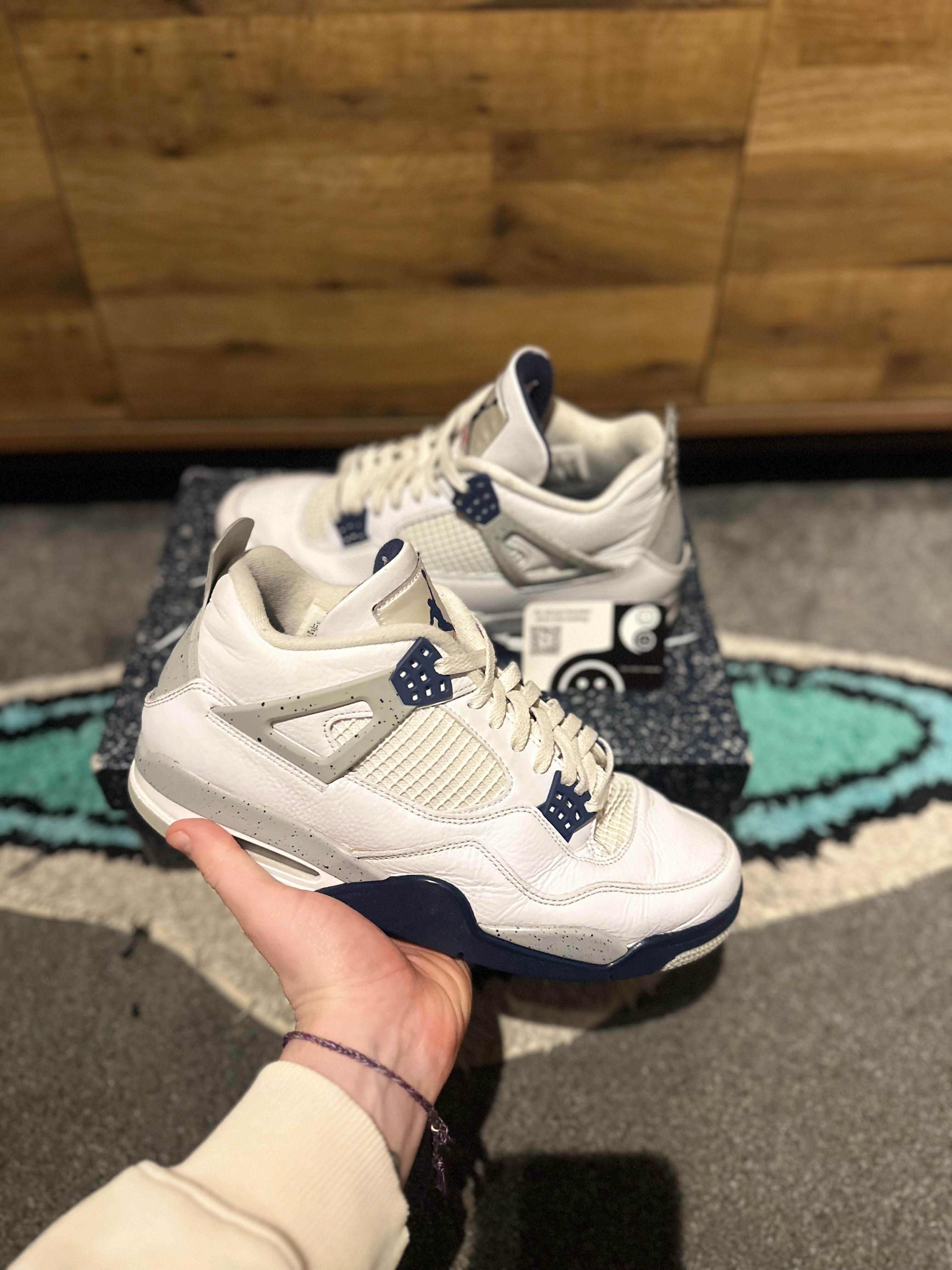 Nike Air Jordan 4 “ Midnight Navy’s ” U.K. 10.5