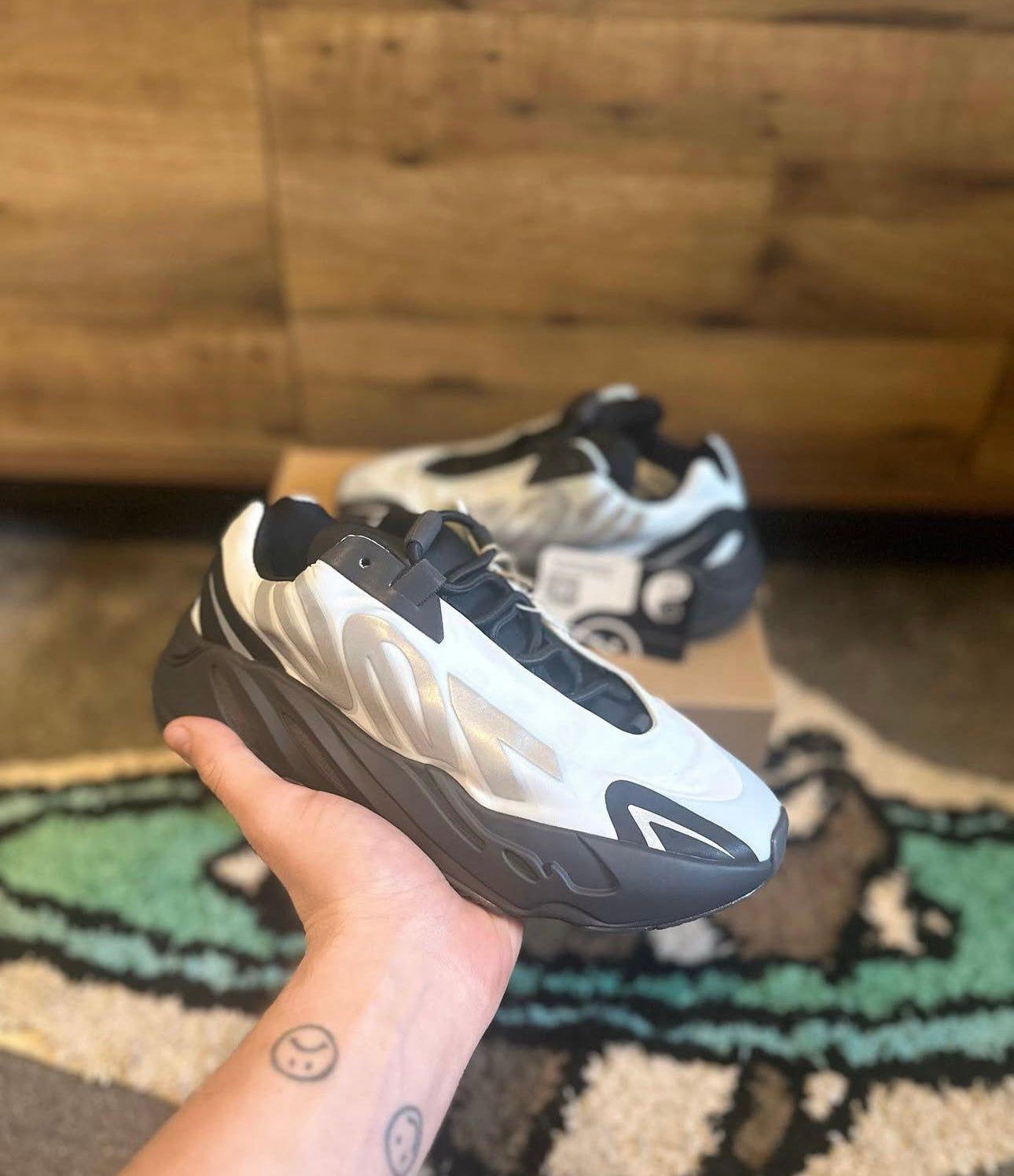 yeezy 700 MNVN blue tint U.K. 5