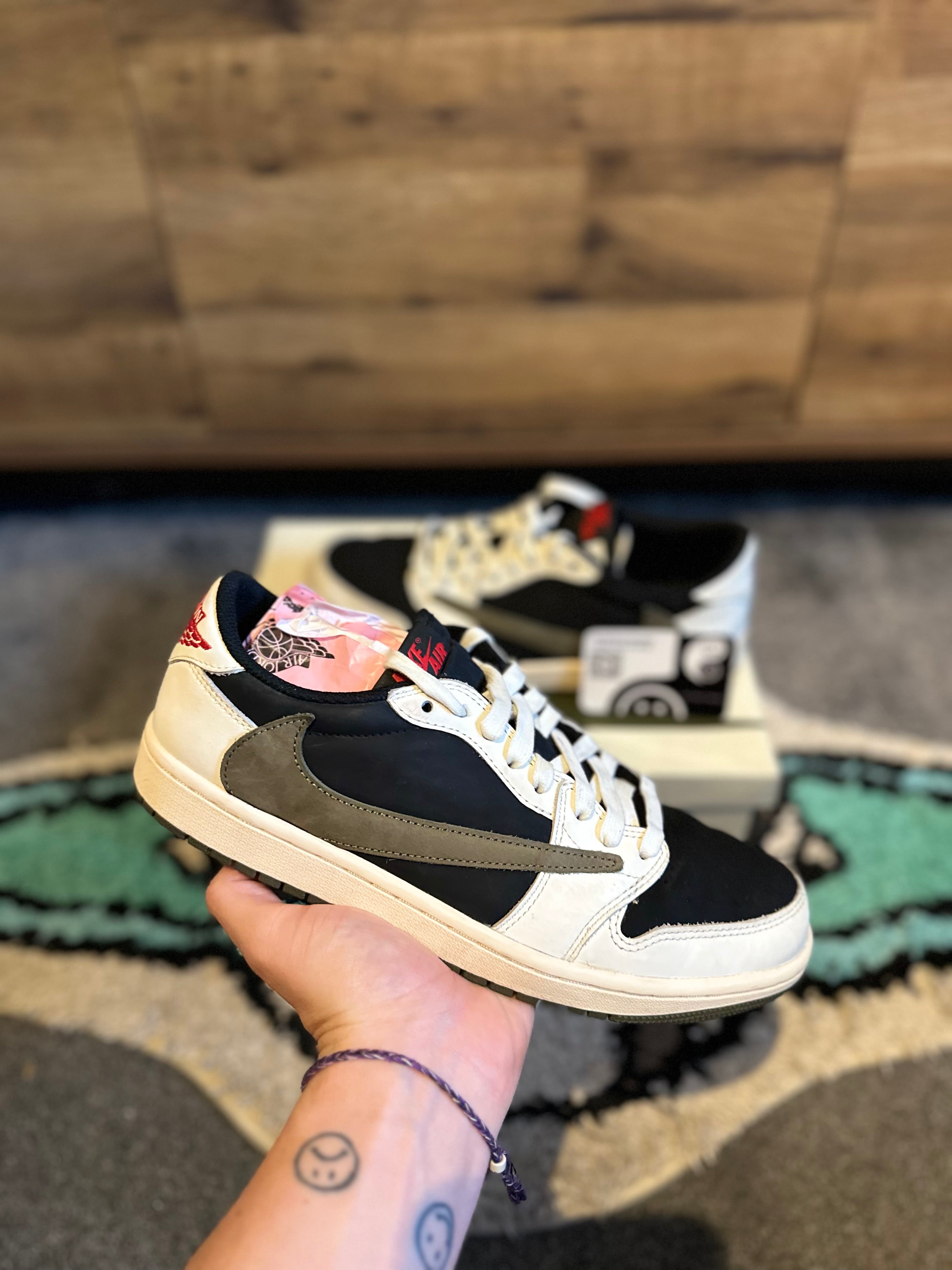 Nike Air Jordan 1 Travis Scott “ Olive” U.K. 7.5