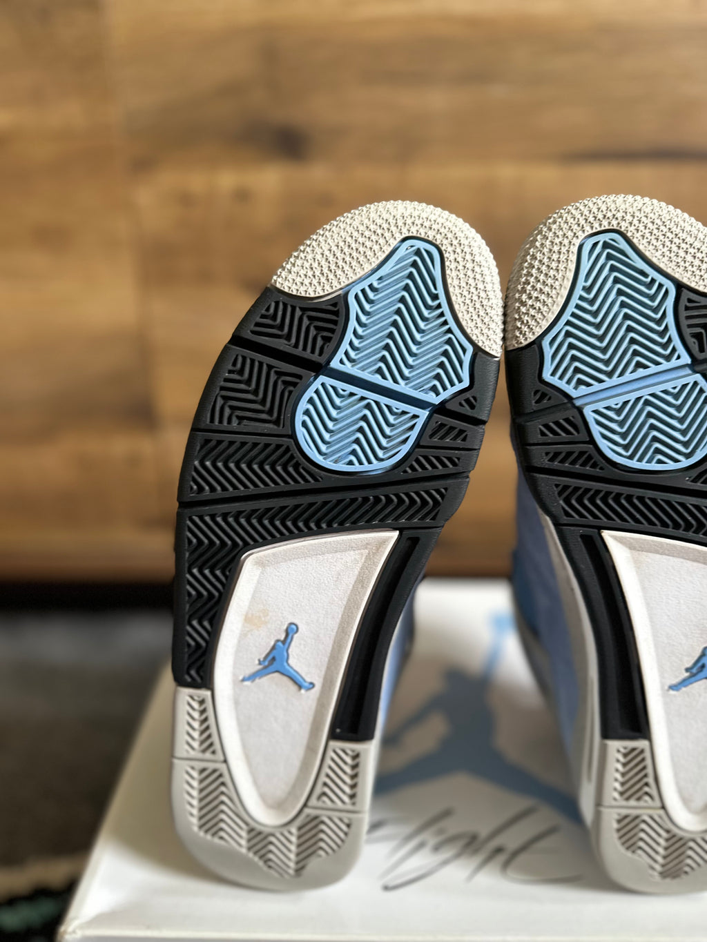 Nike Air Jordan 4 “University Blue” U.K. 7