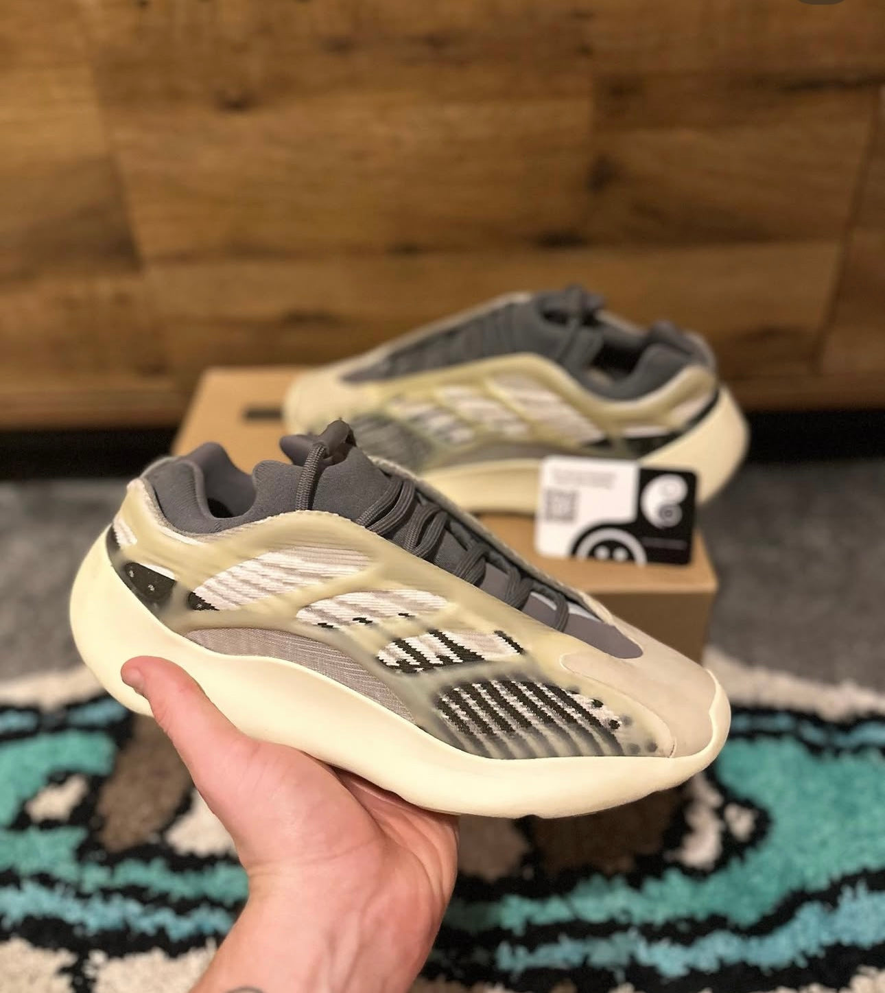 yeezy 700 v3 fade salt U.K. 7.5