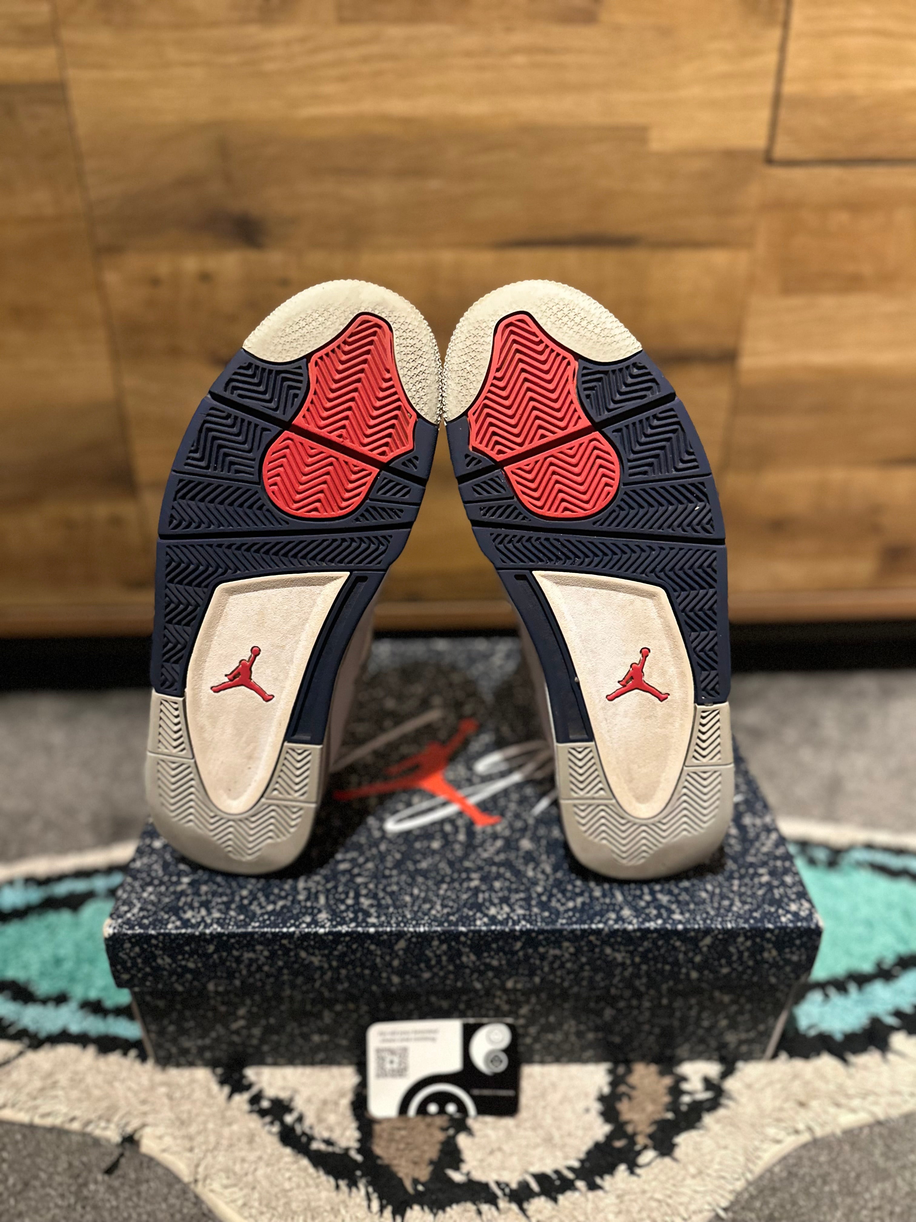 Nike Air Jordan 4 “ Midnight Navy’s ” U.K. 10.5