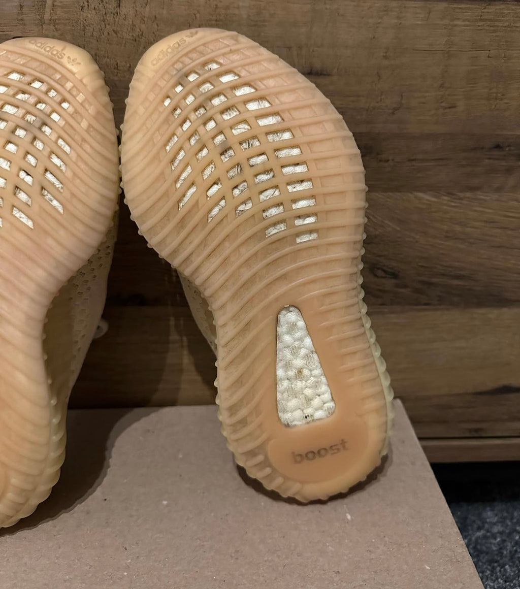 Yeezy 350 V2 “linen” U.K. 4