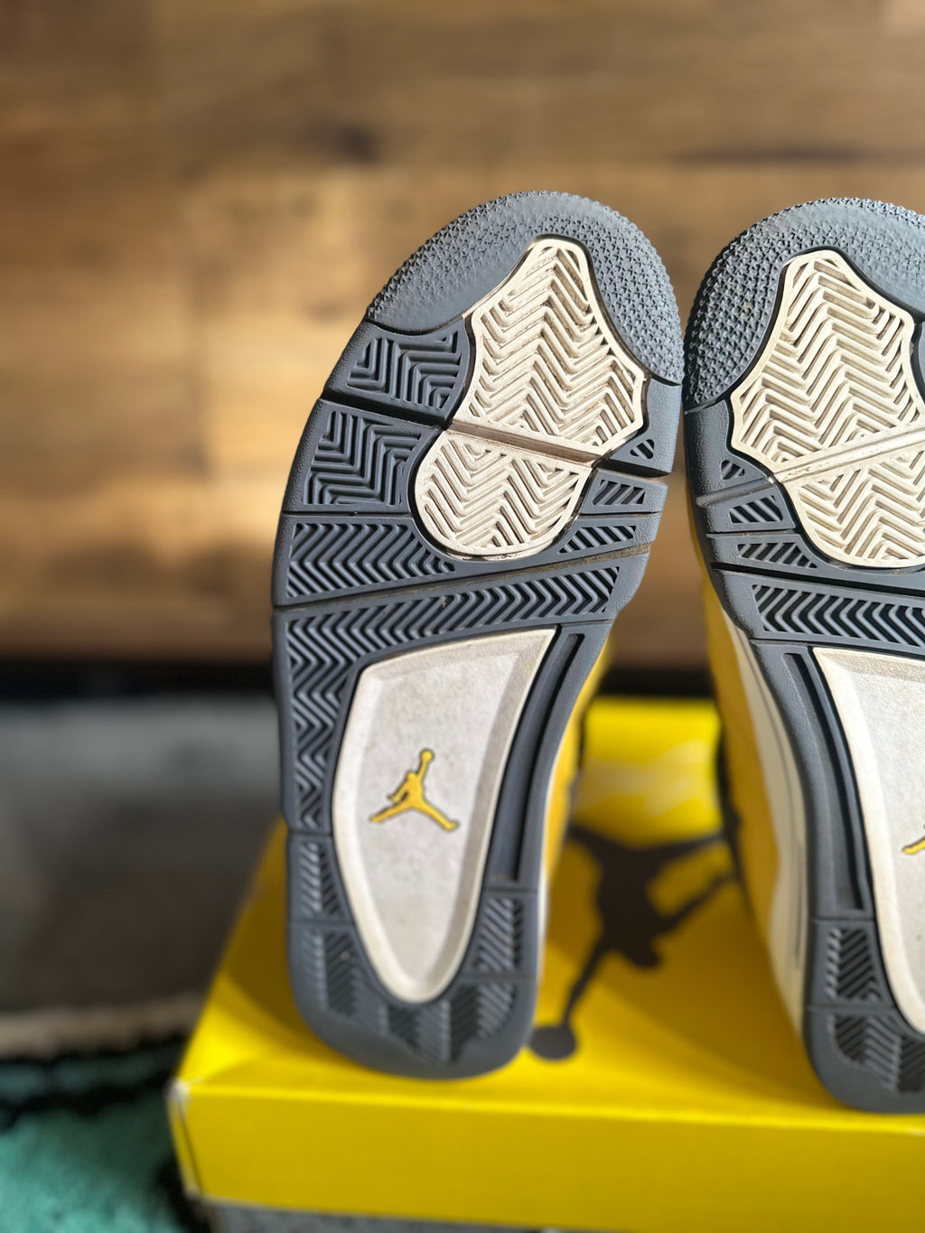 Nike Air Jordan 4 “Lightning” U.K. 7.5