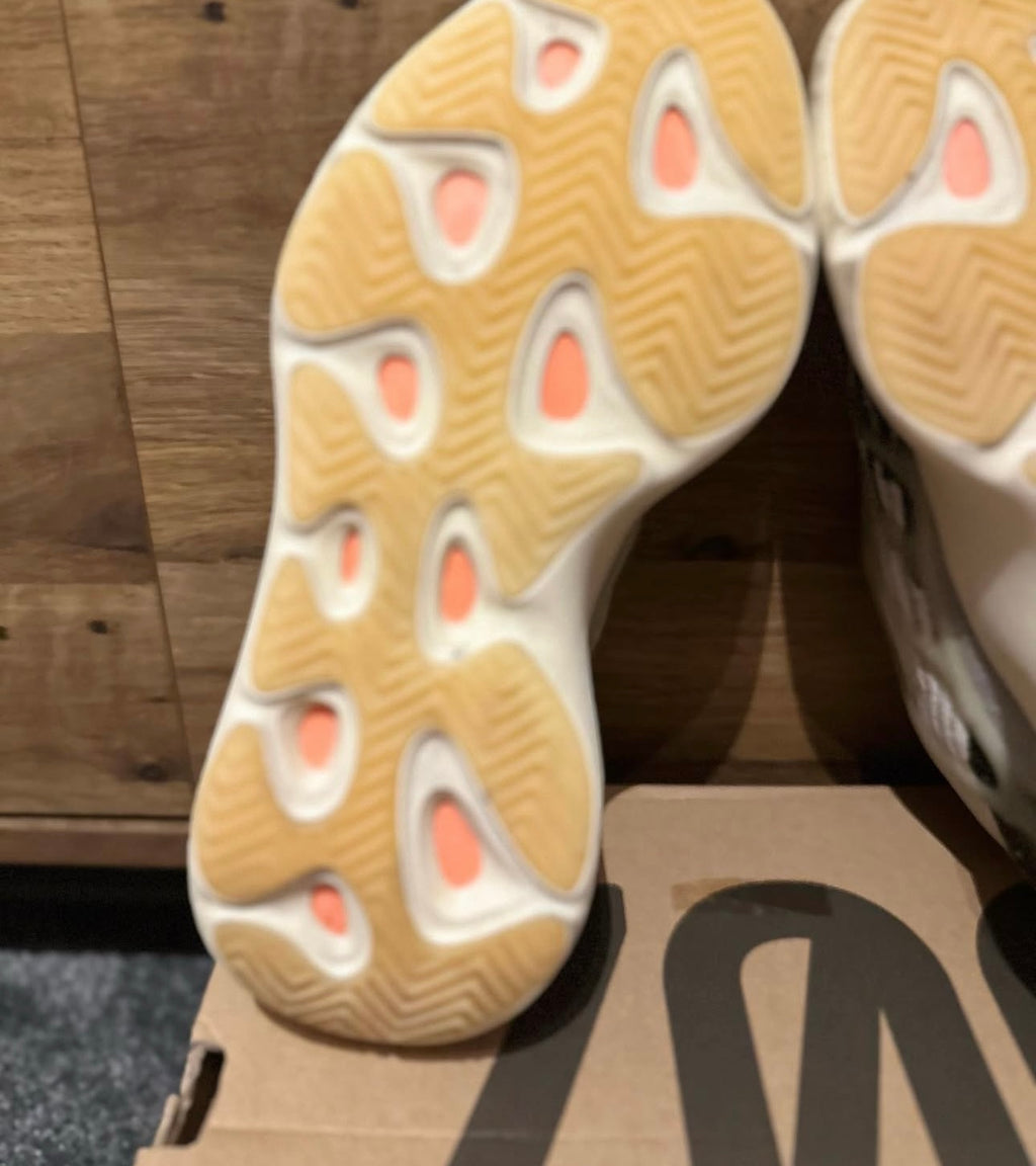 yeezy 700 v3 fade salt U.K. 7.5