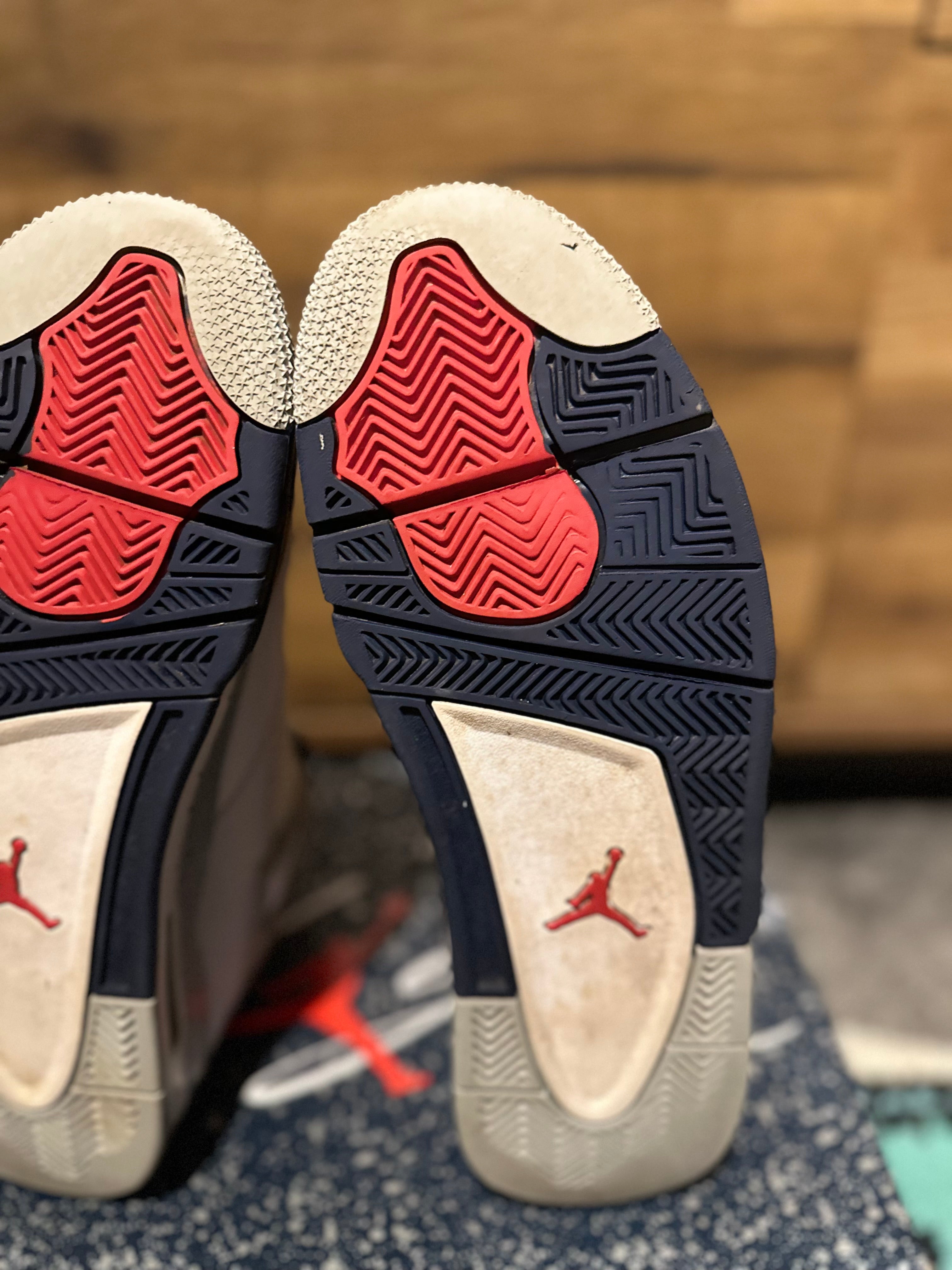 Nike Air Jordan 4 “ Midnight Navy’s ” U.K. 9