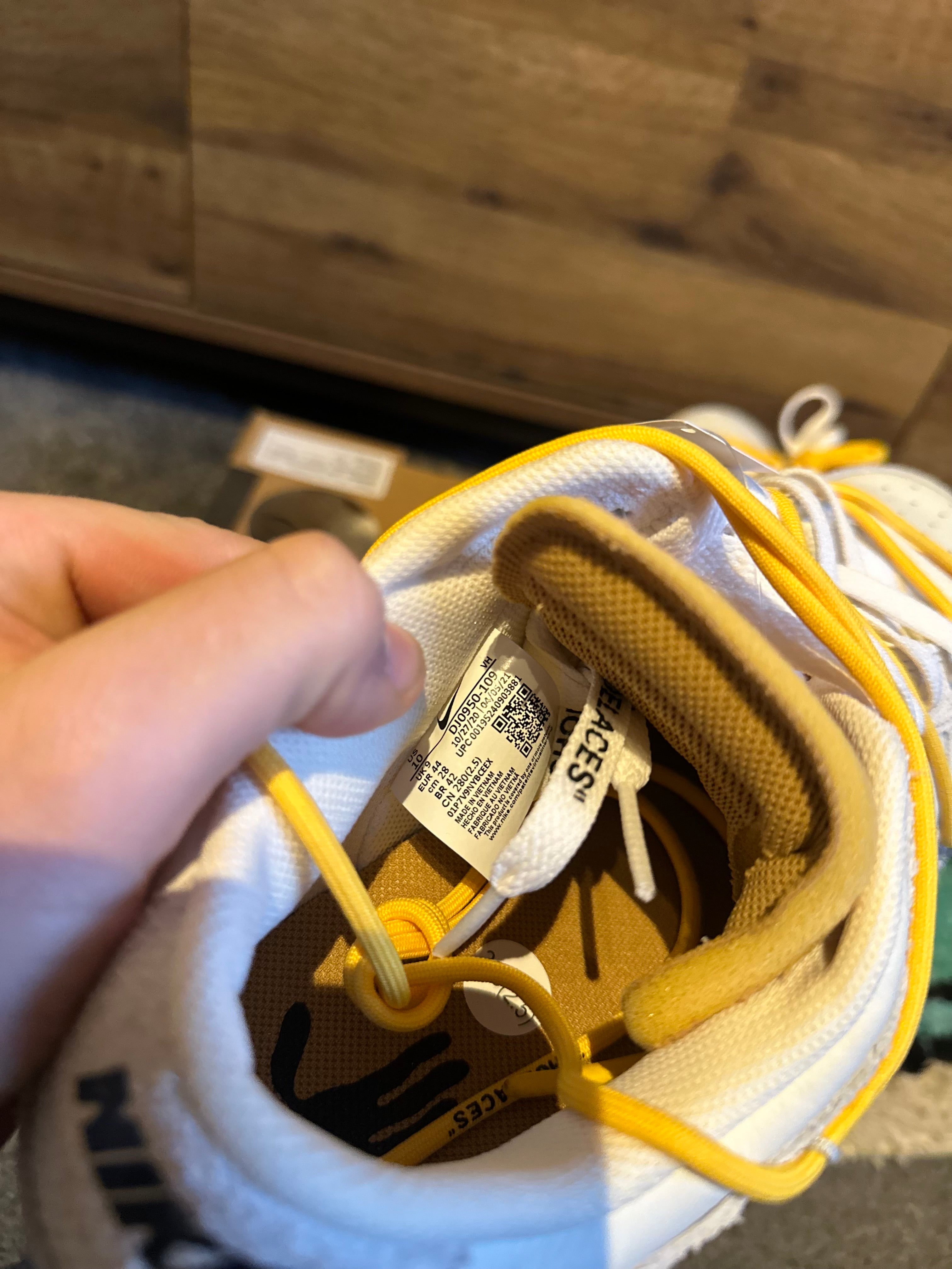 Nike Dunk Off-White “Lot 39” U.K. 9