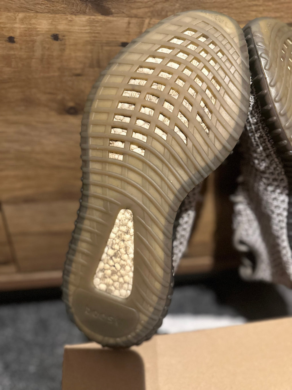 yeezy 350 V2 “ash stone ” U.K. 10