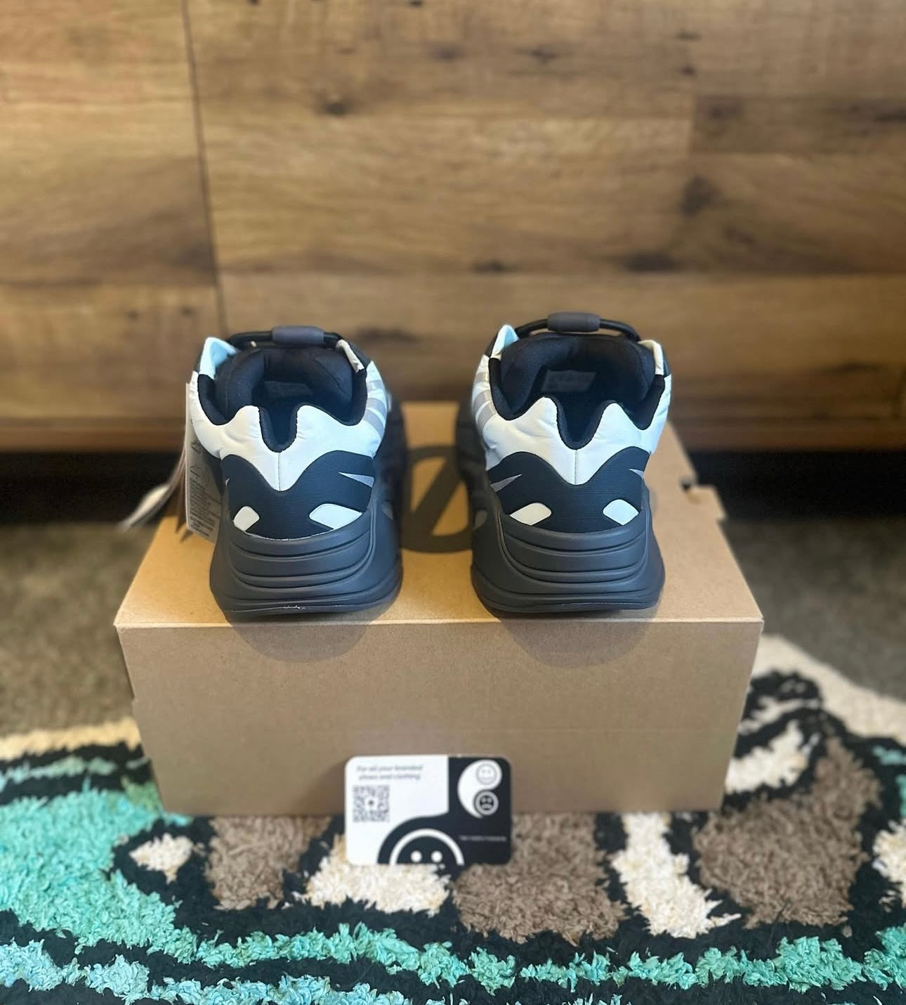yeezy 700 MNVN blue tint U.K. 5