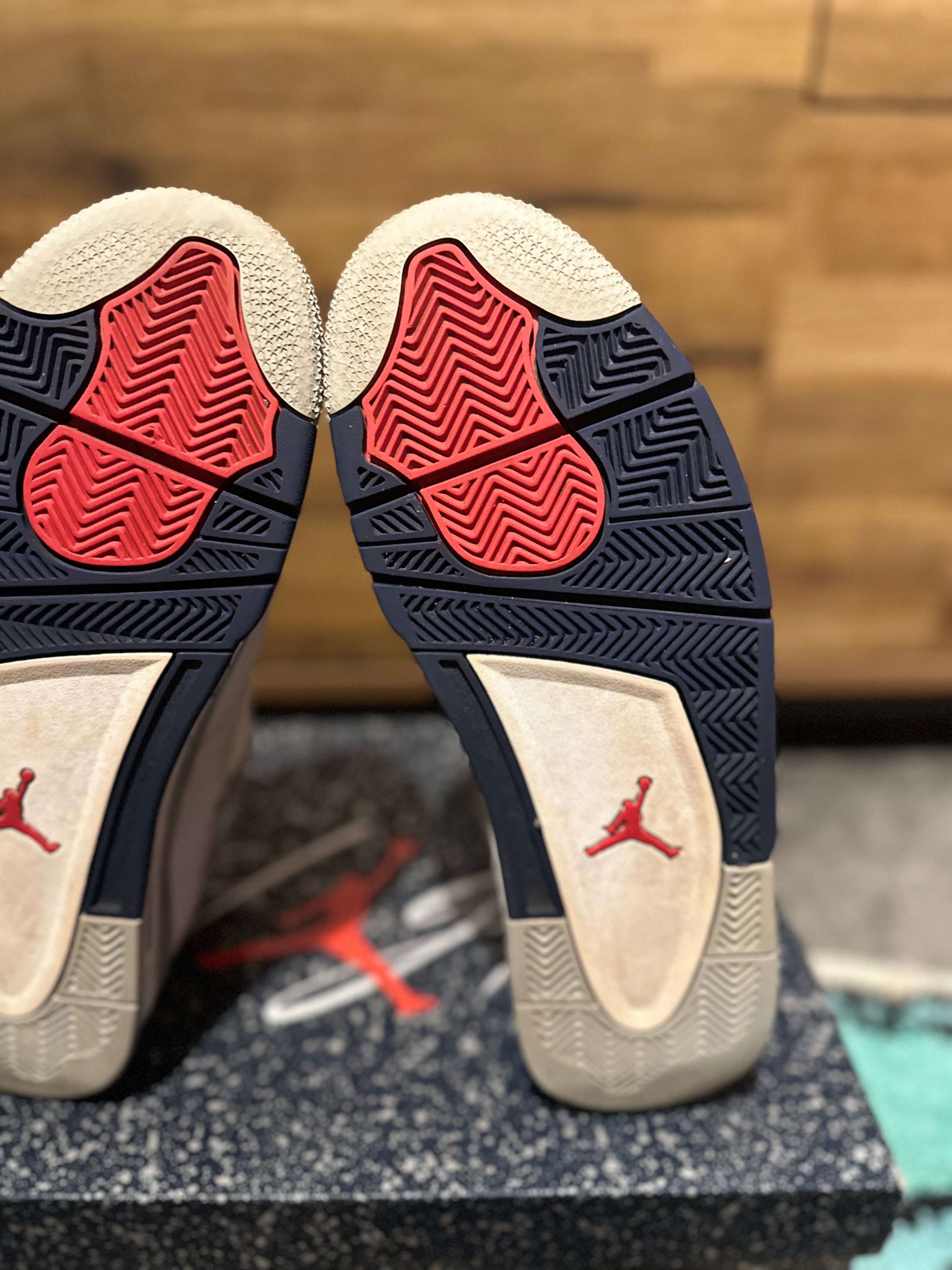 Nike Air Jordan 4 “ Midnight Navy’s ” U.K. 10.5