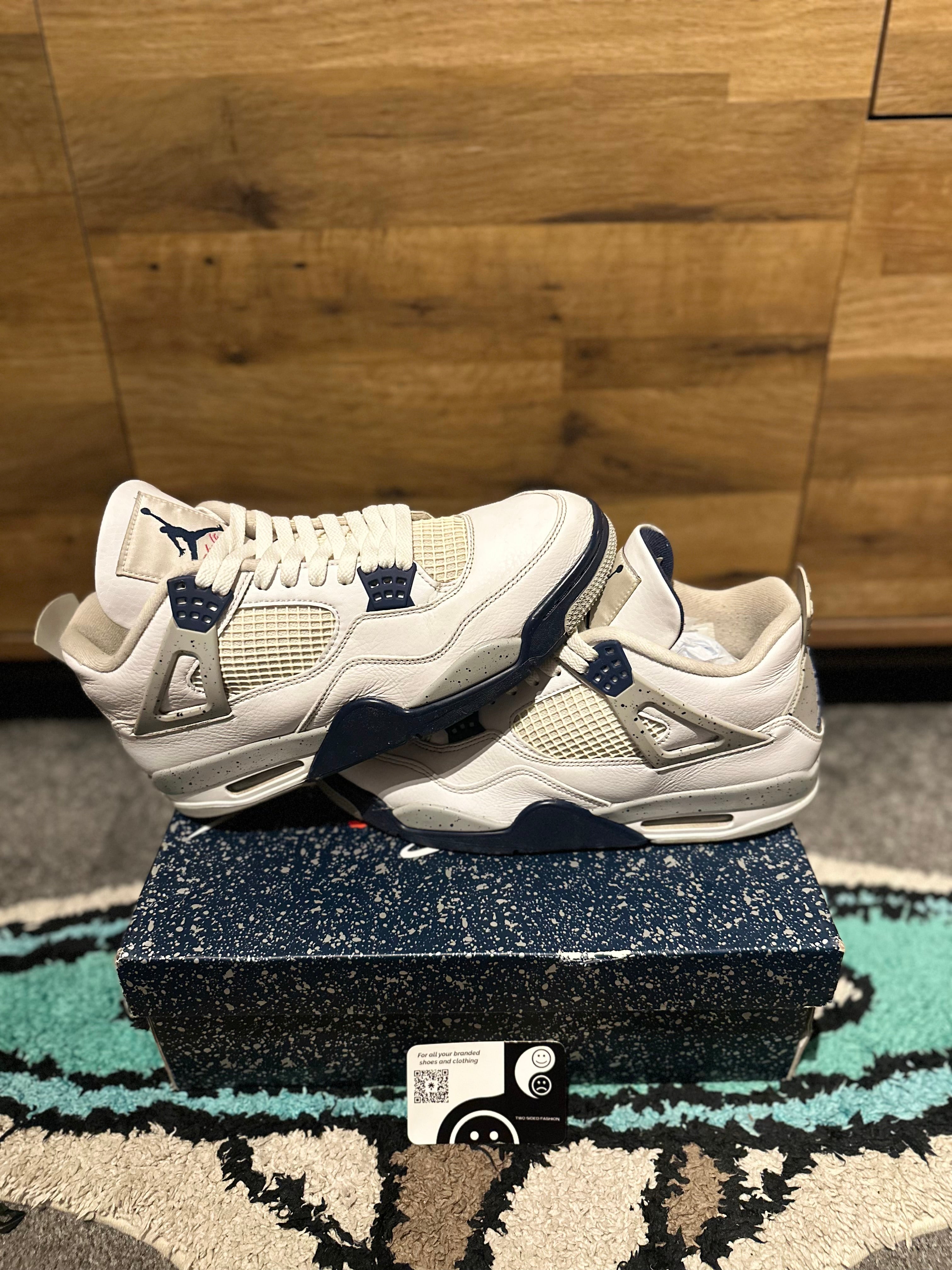 Nike Air Jordan 4 “ Midnight Navy’s ” U.K. 9