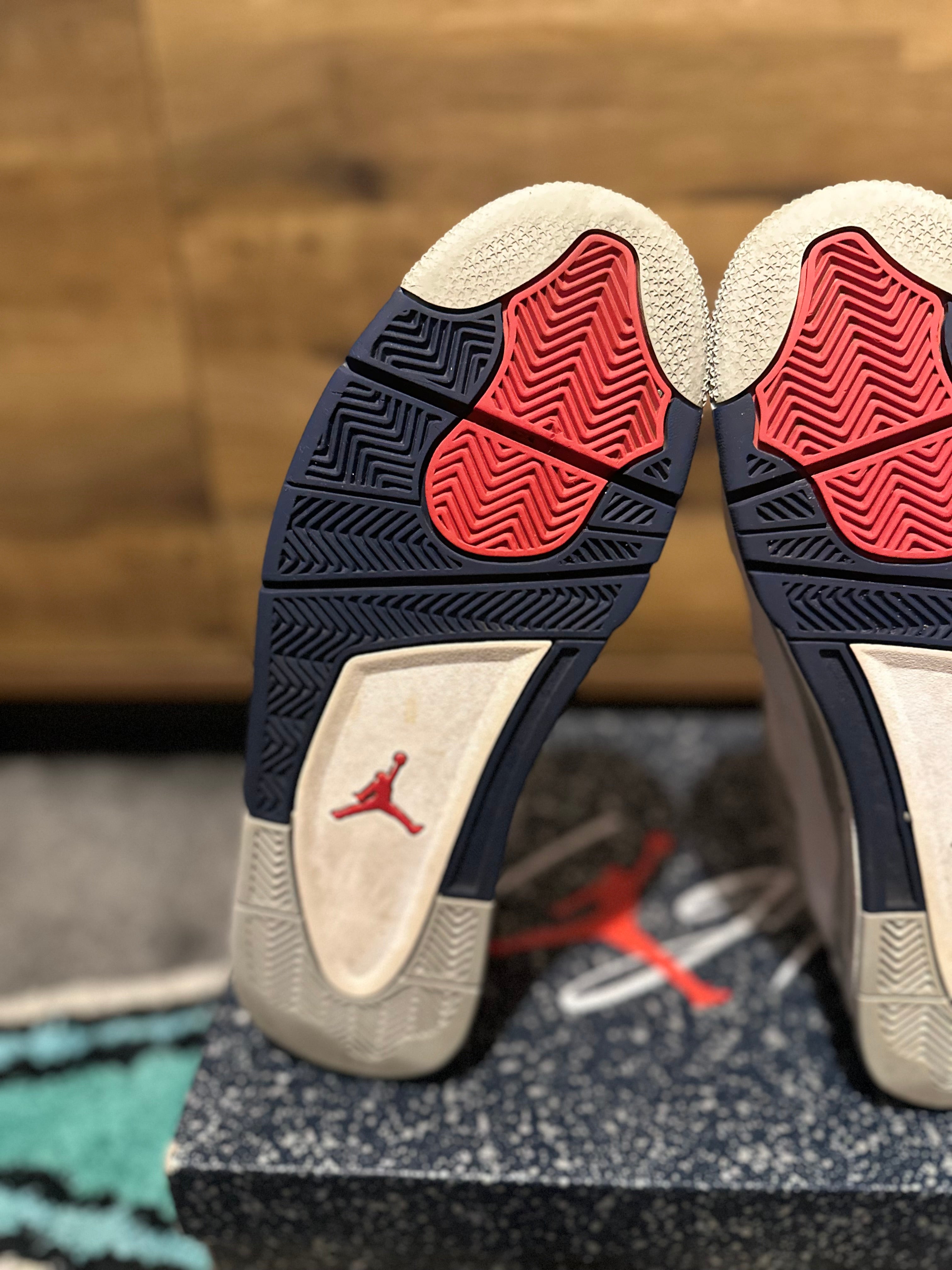 Nike Air Jordan 4 “ Midnight Navy’s ” U.K. 10.5