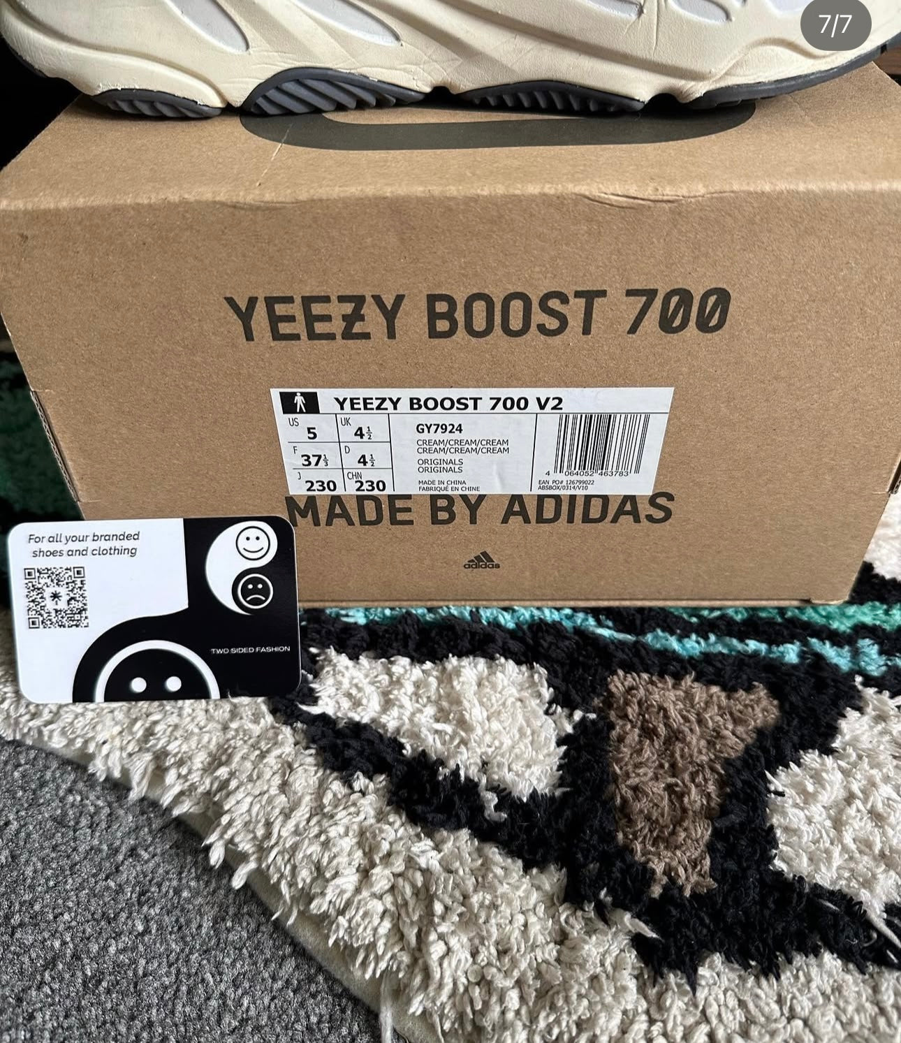 Yeezy 700 V2 “analog” U.K. 4.5