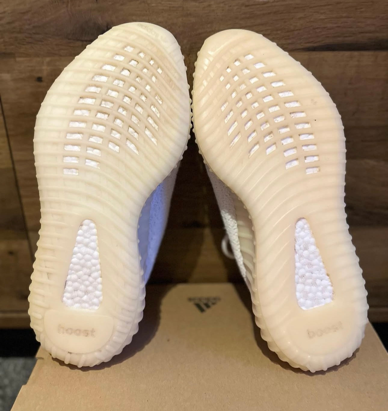 yeezy 350 triple white U.K. 9.5