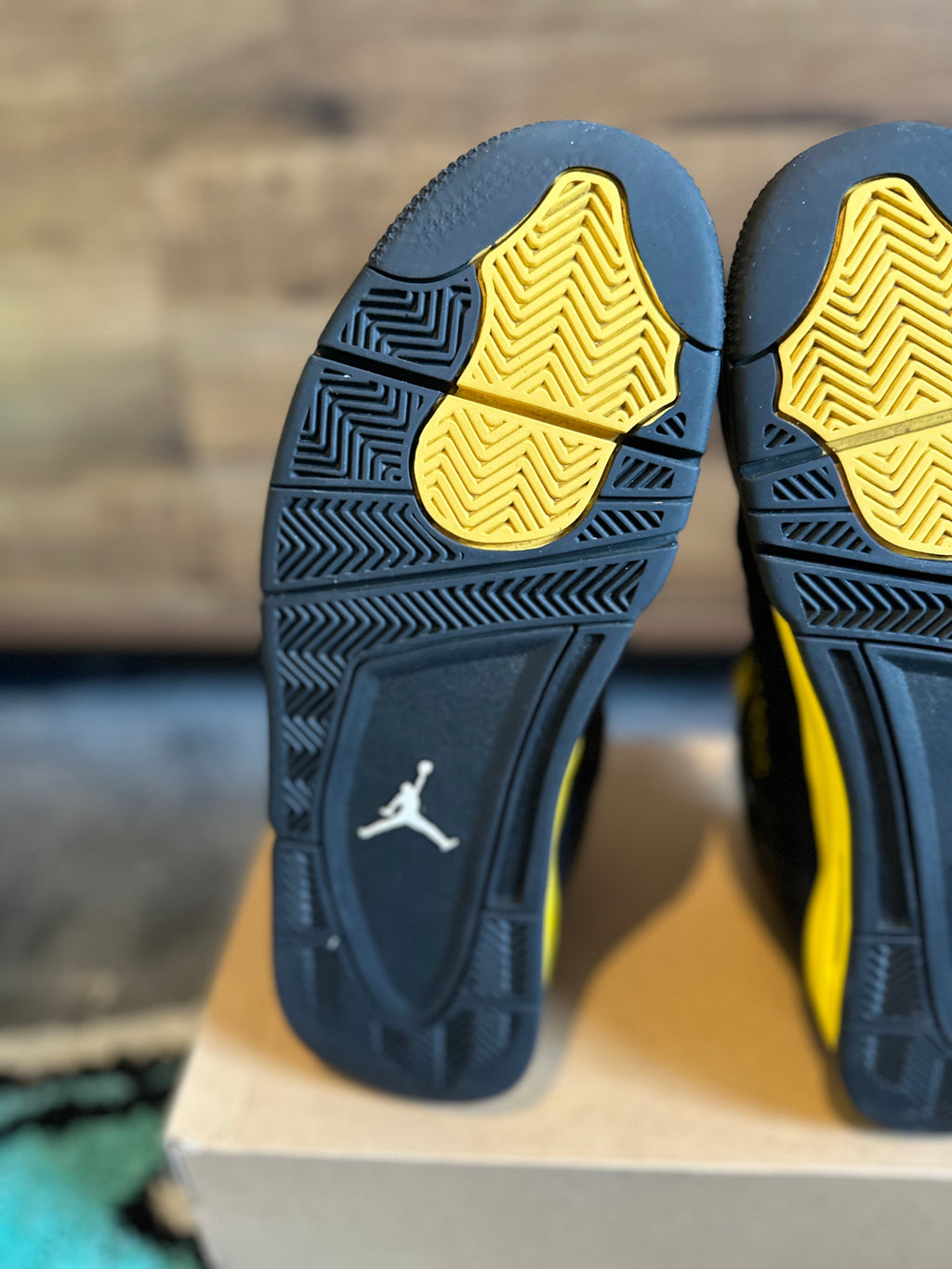 Air Jordan 4 “Yellow Thunders” U.K. 9.5