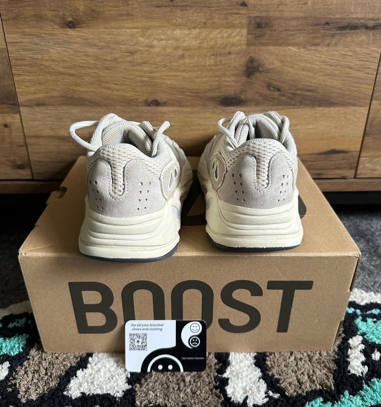 Yeezy 700 V2 “analog” U.K. 4.5