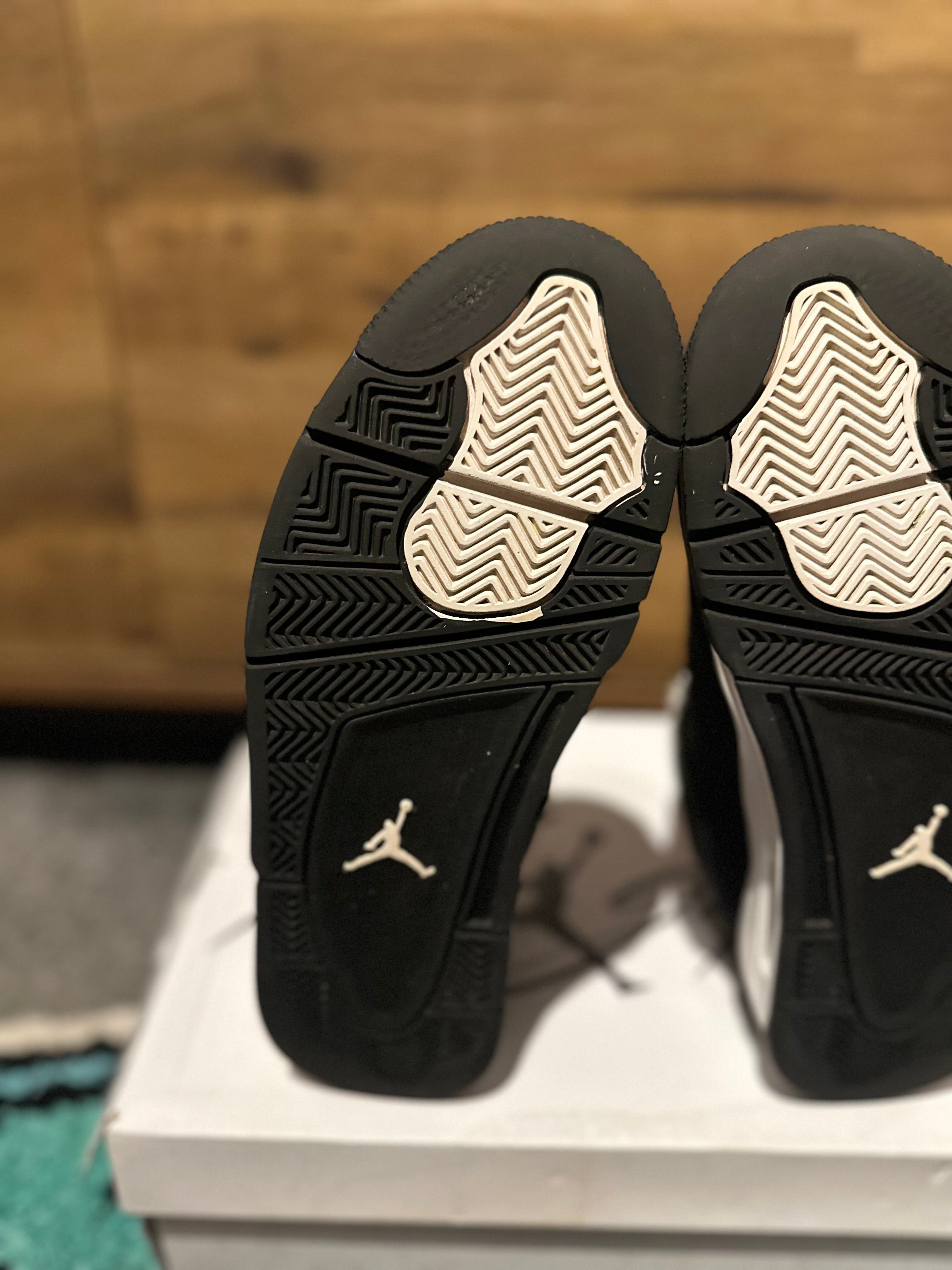 Nike Air Jordan 4 “White Thunder ” U.K. 8.5