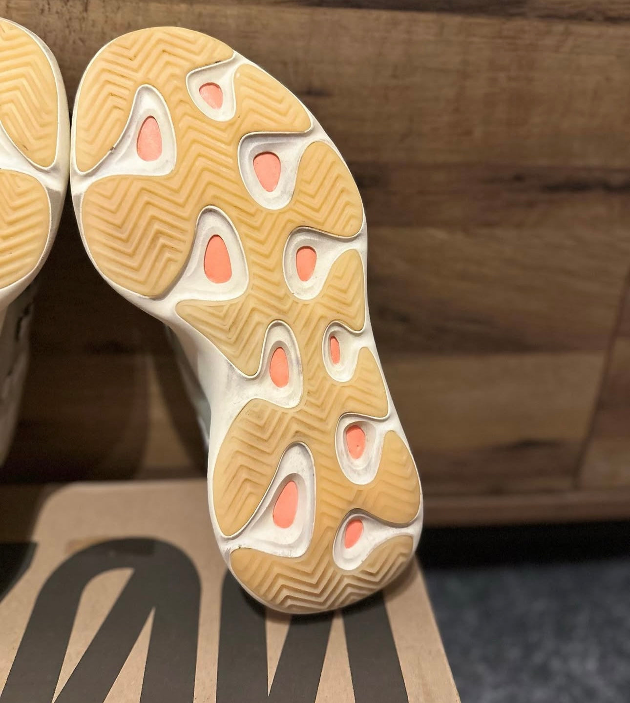 yeezy 700 v3 fade salt U.K. 7.5