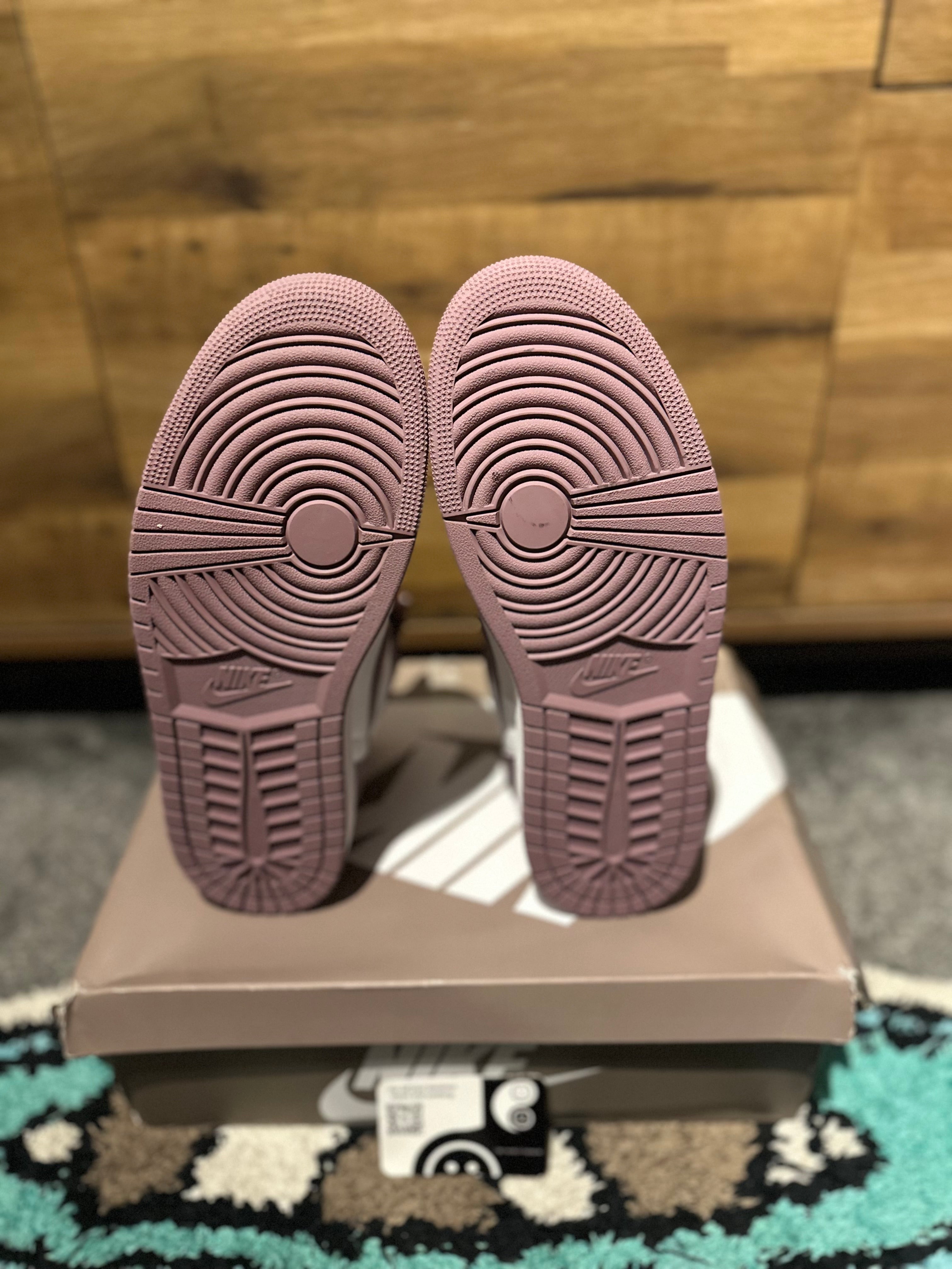 Jordan 1 Retro High “Mauve” U.K. 10