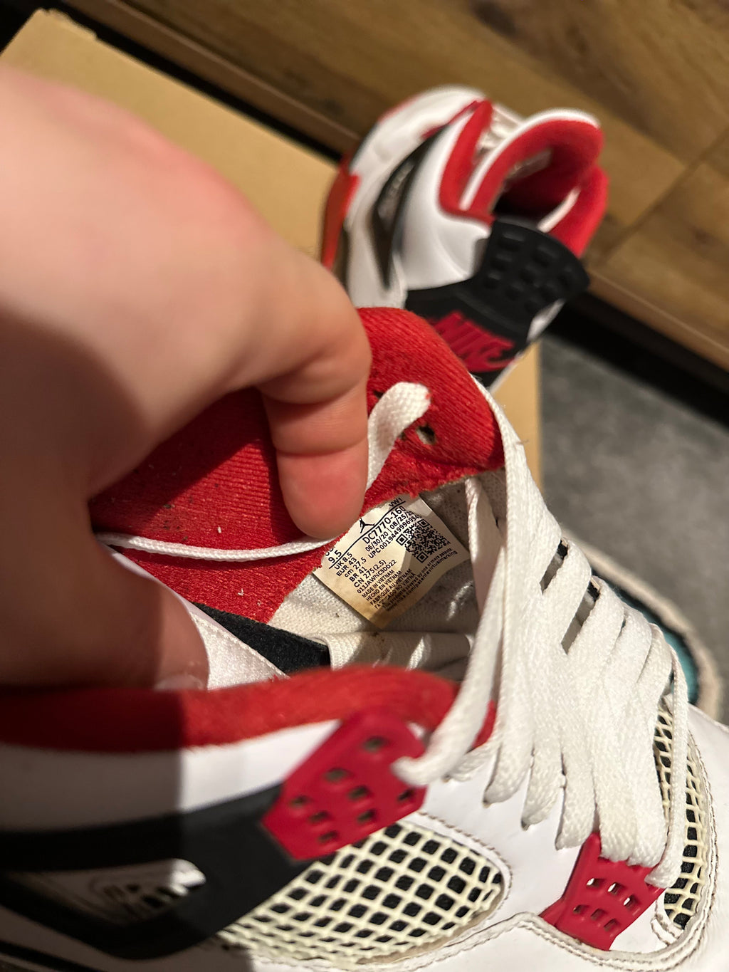 Nike Air Jordan 4 “Fire Red ” U.K. 8.5