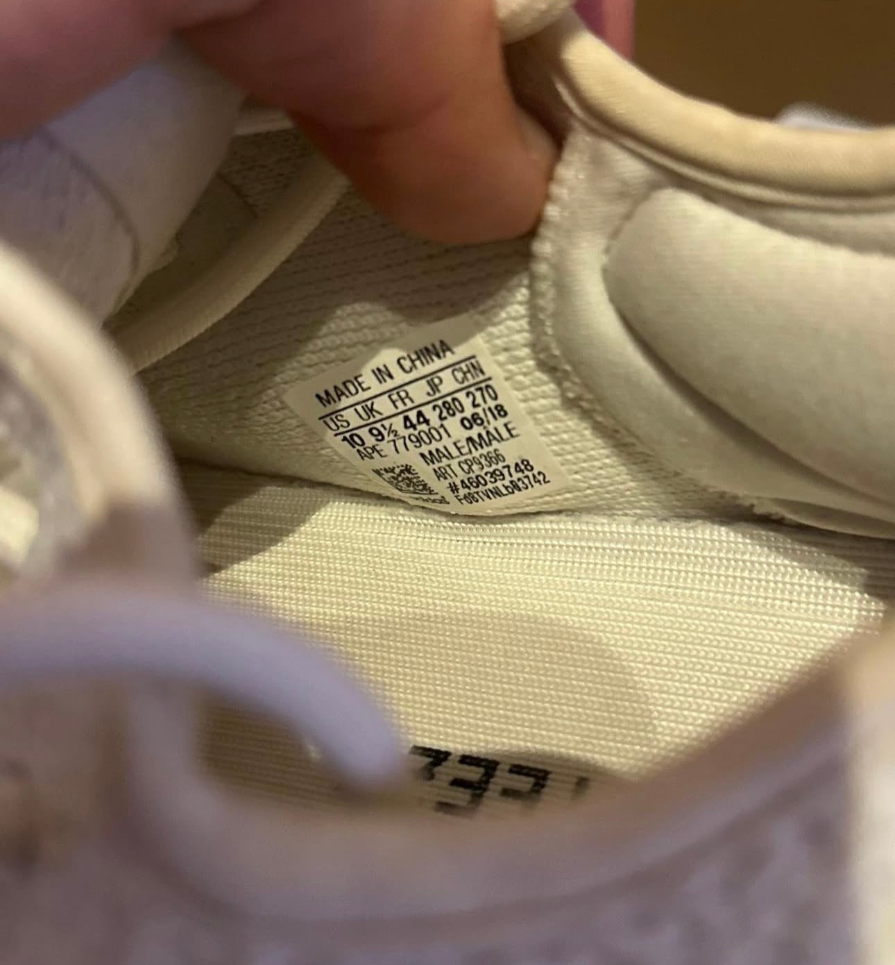 yeezy 350 triple white U.K. 9.5