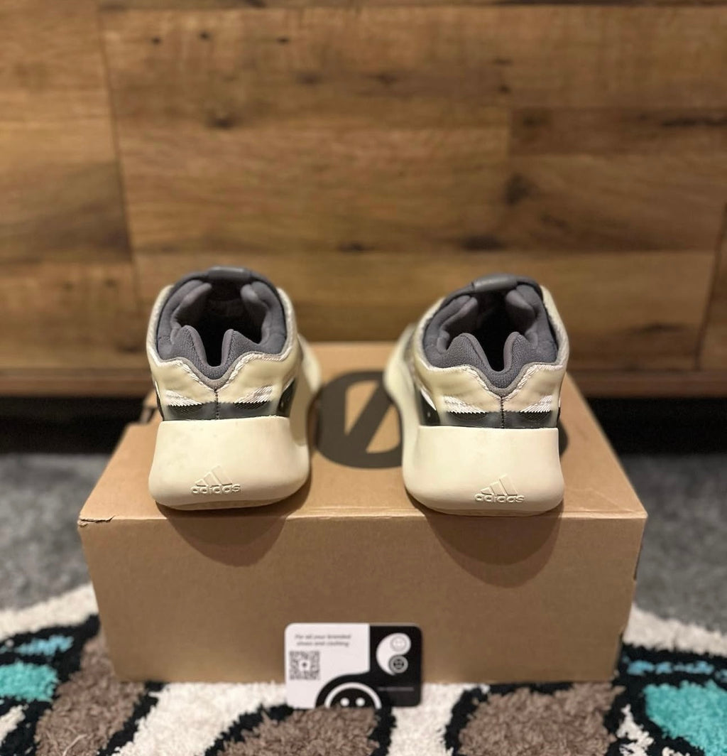 yeezy 700 v3 fade salt U.K. 7.5